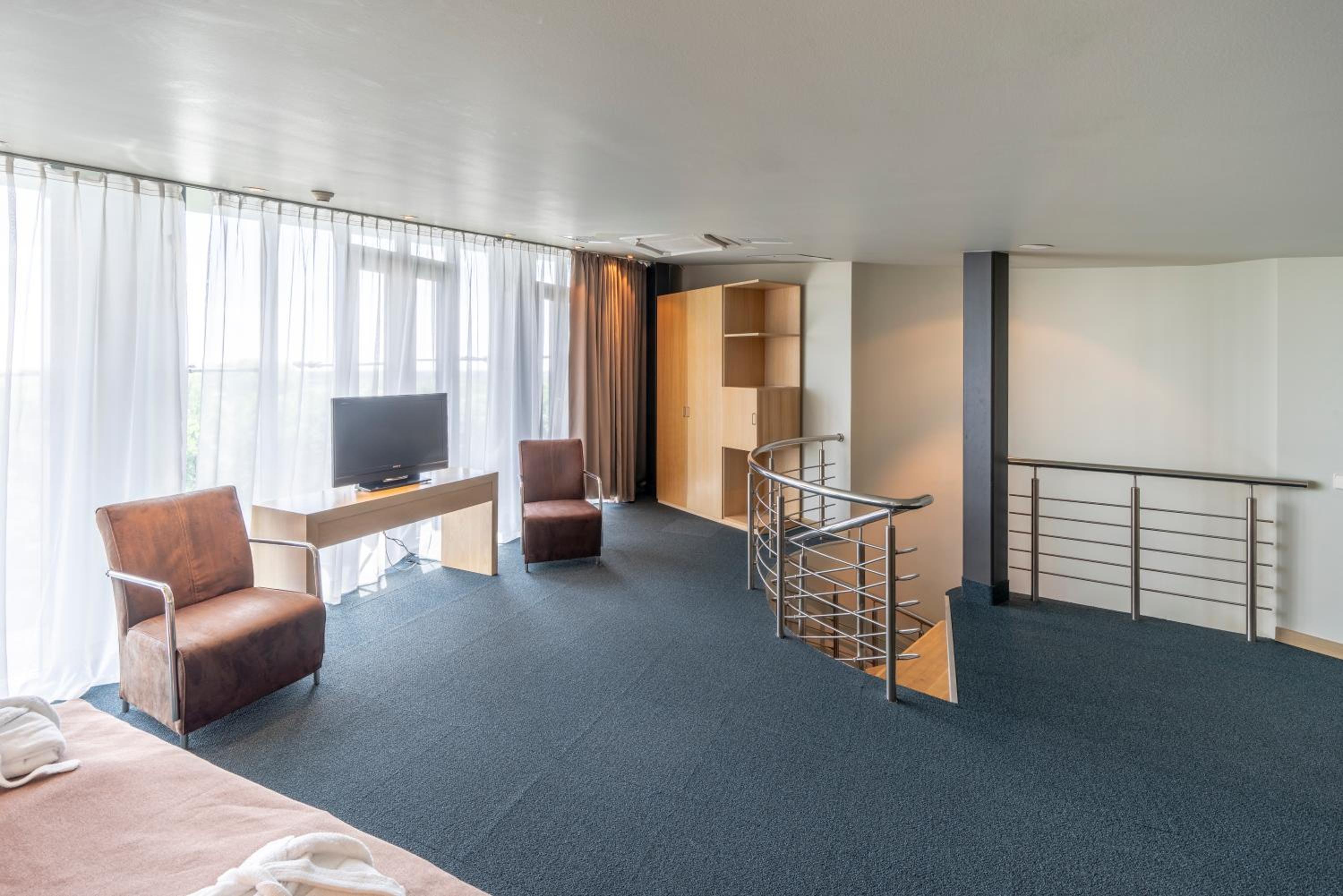 Suite - Photo 2