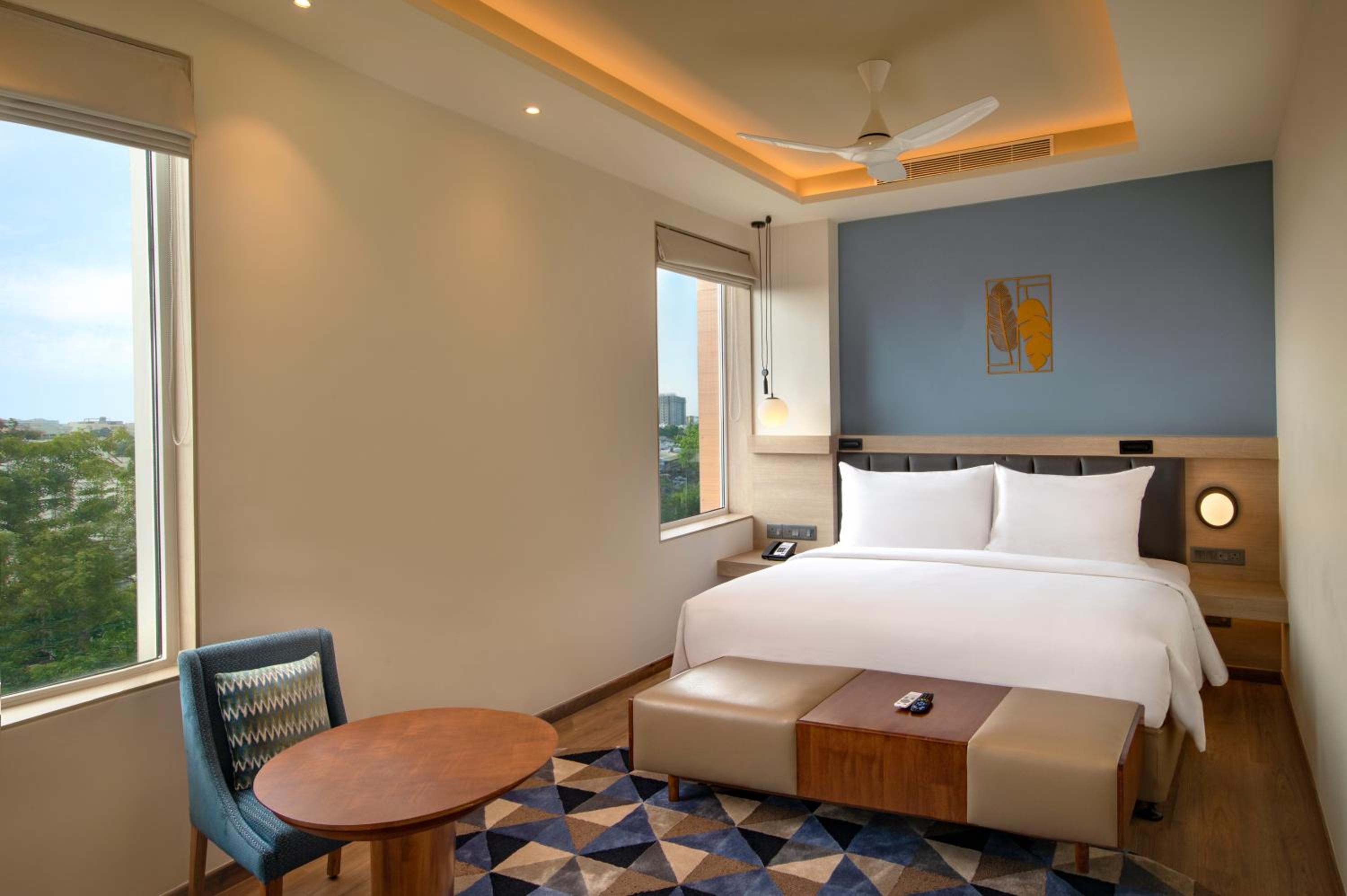 Executive Suite - Photo 1
