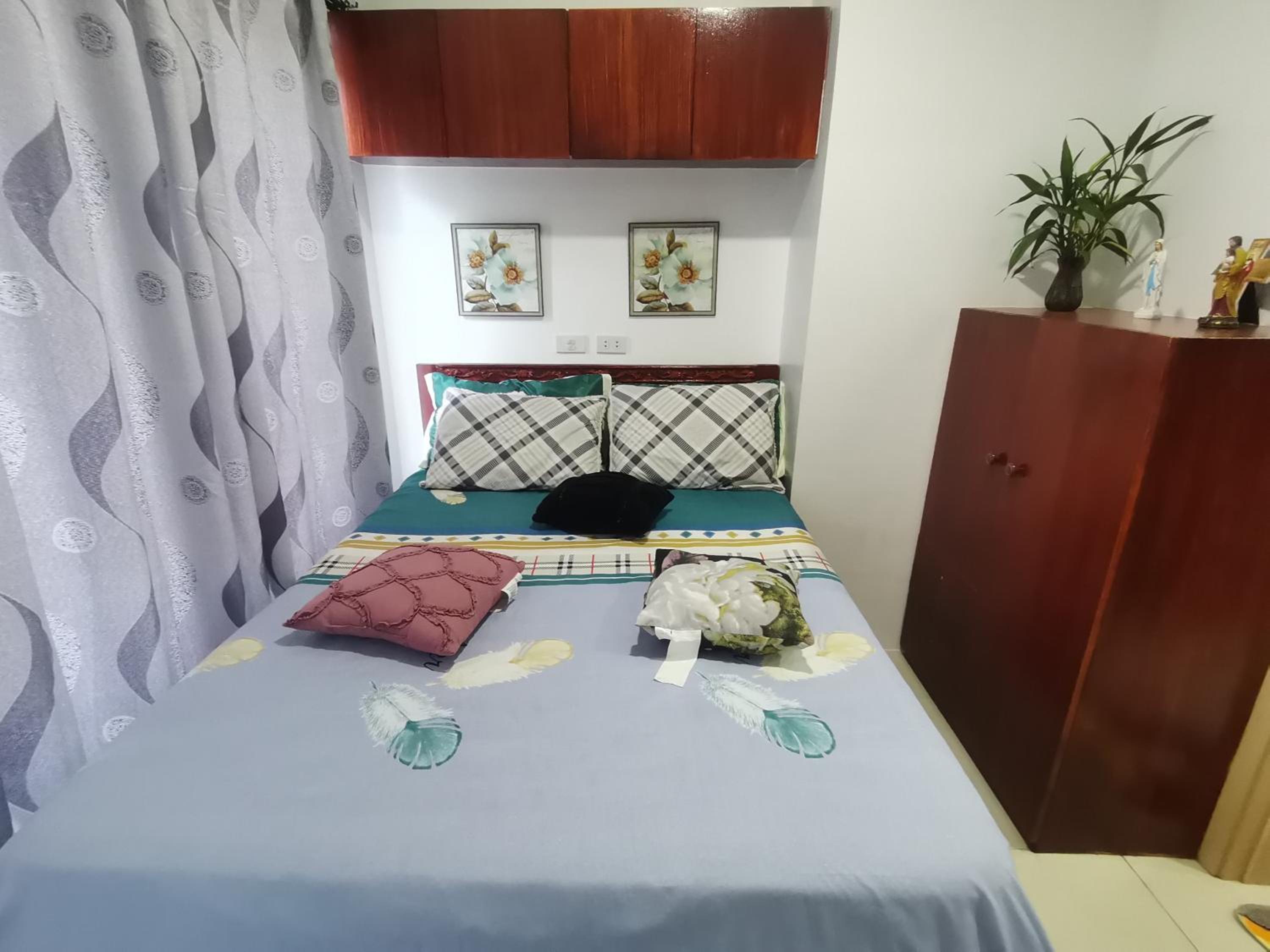 Queen Room photo 2