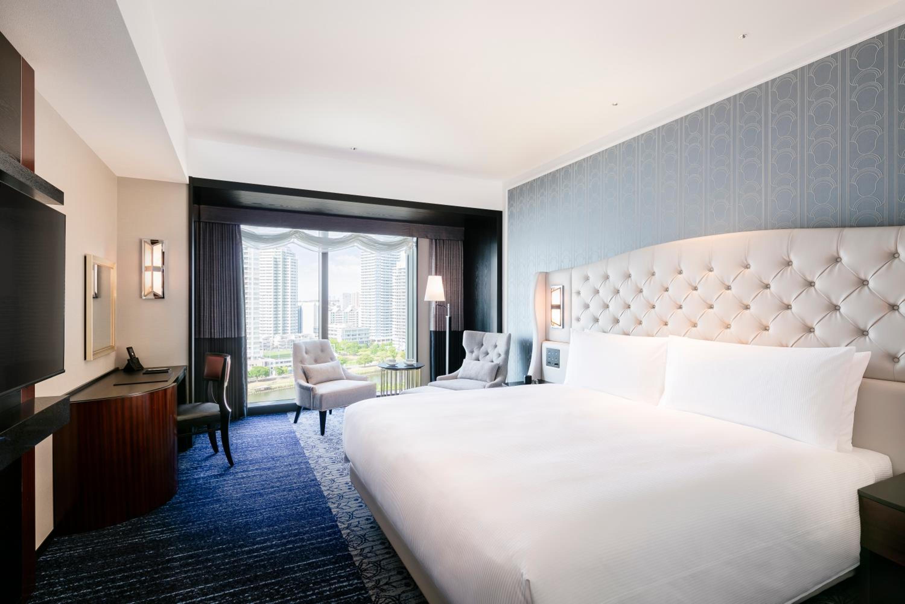 Premium King Room - Photo 12