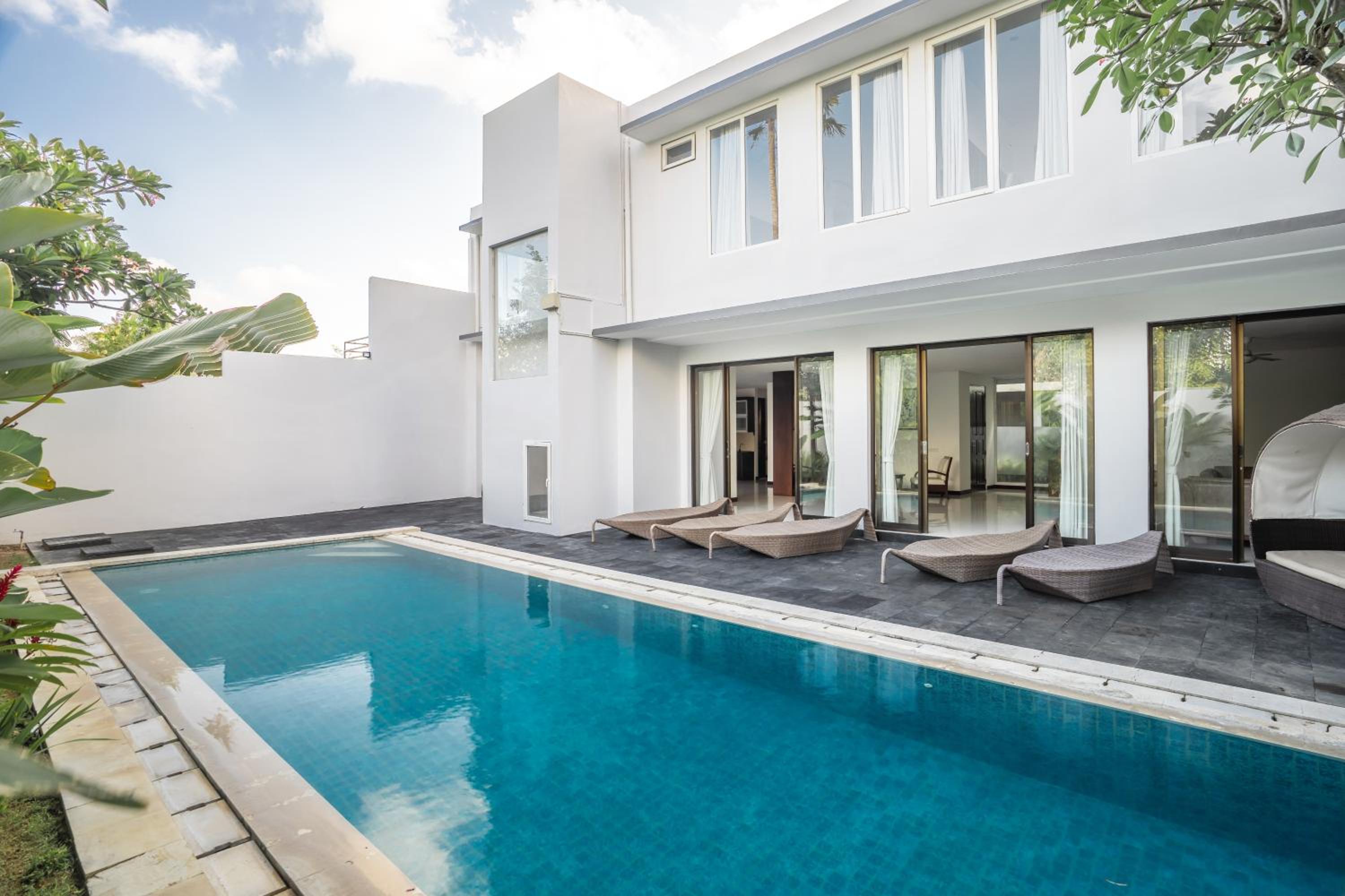 Royal 5 Bedroom Villa with Private Pool - Photo 29