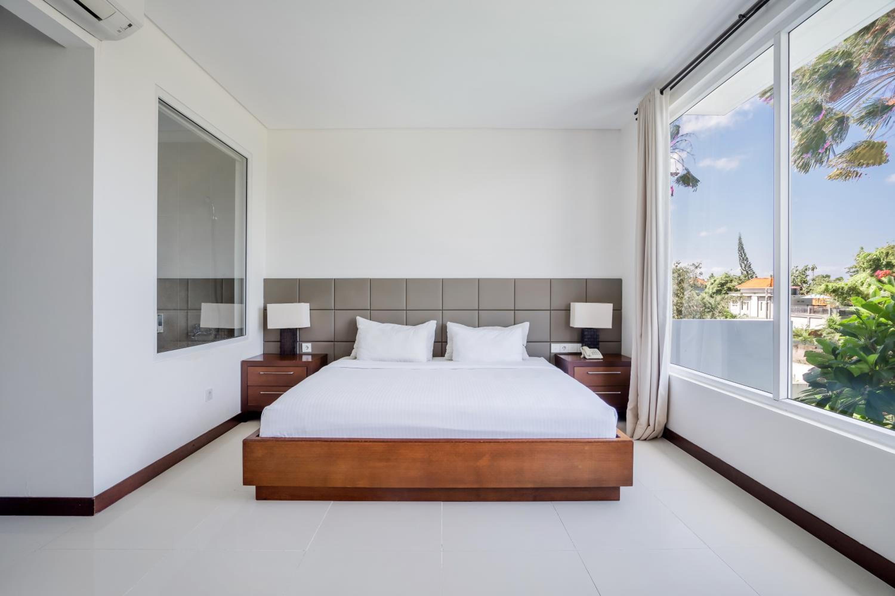 Royal 5 Bedroom Villa with Private Pool - Photo 21