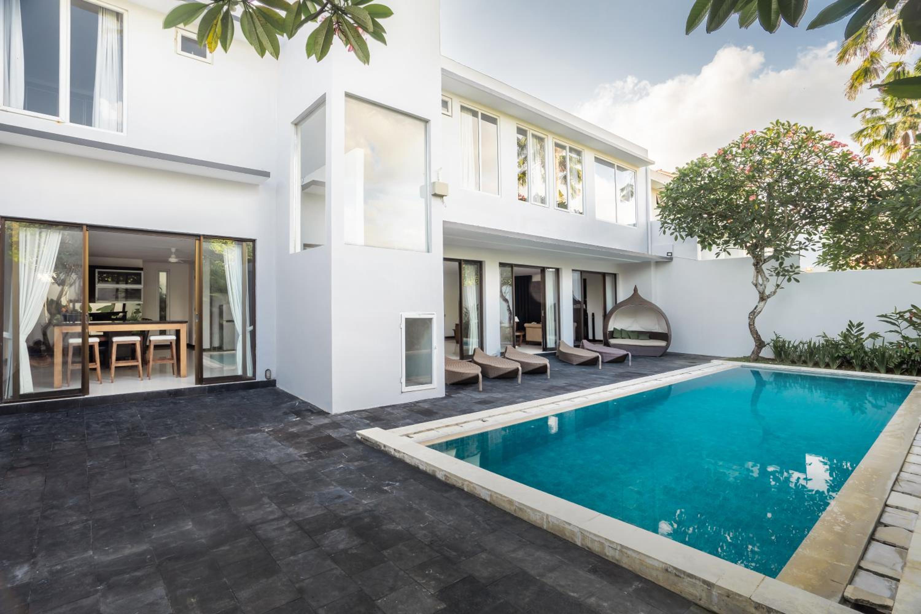 Royal 5 Bedroom Villa with Private Pool - Photo 27