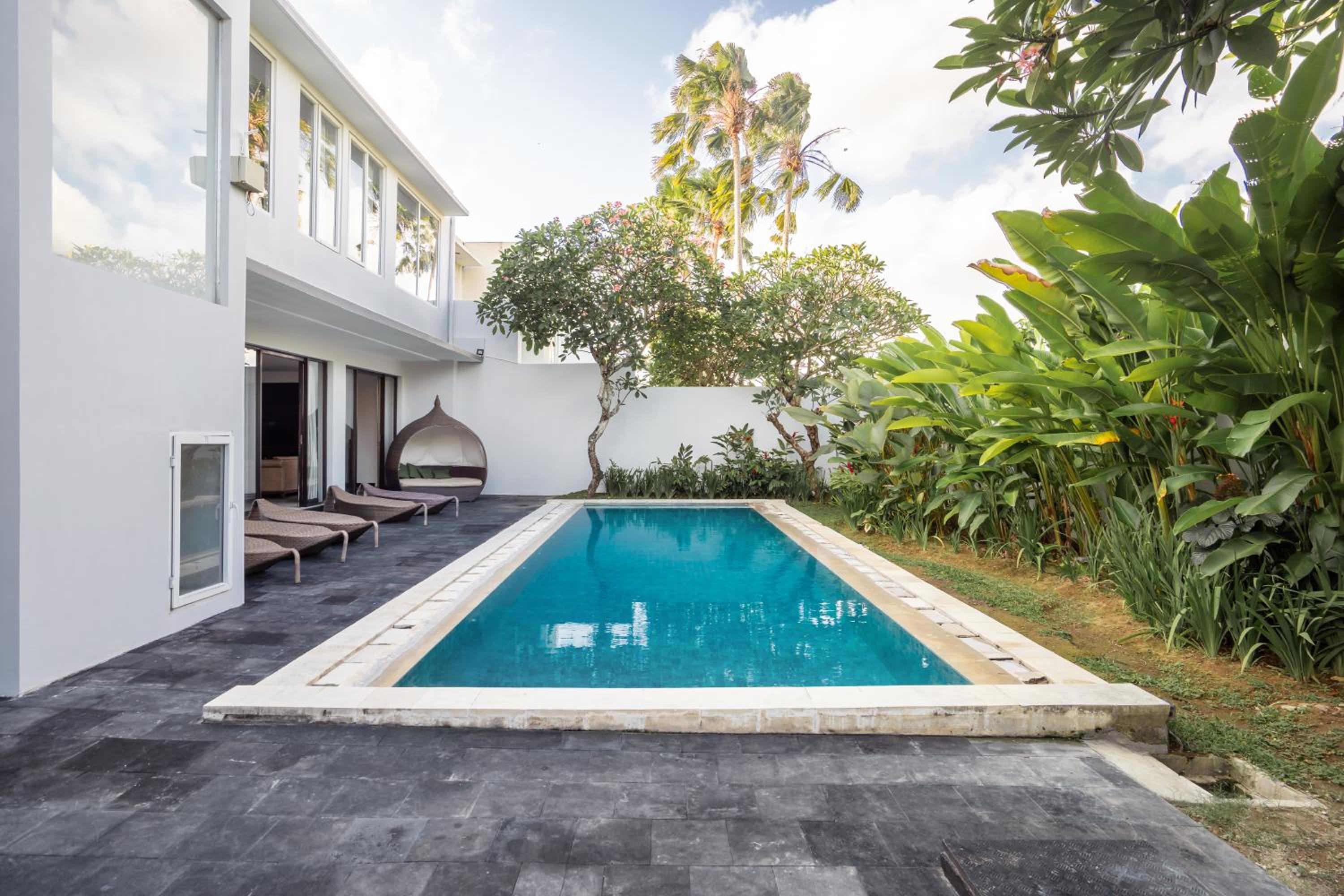 Royal 5 Bedroom Villa with Private Pool - Photo 28