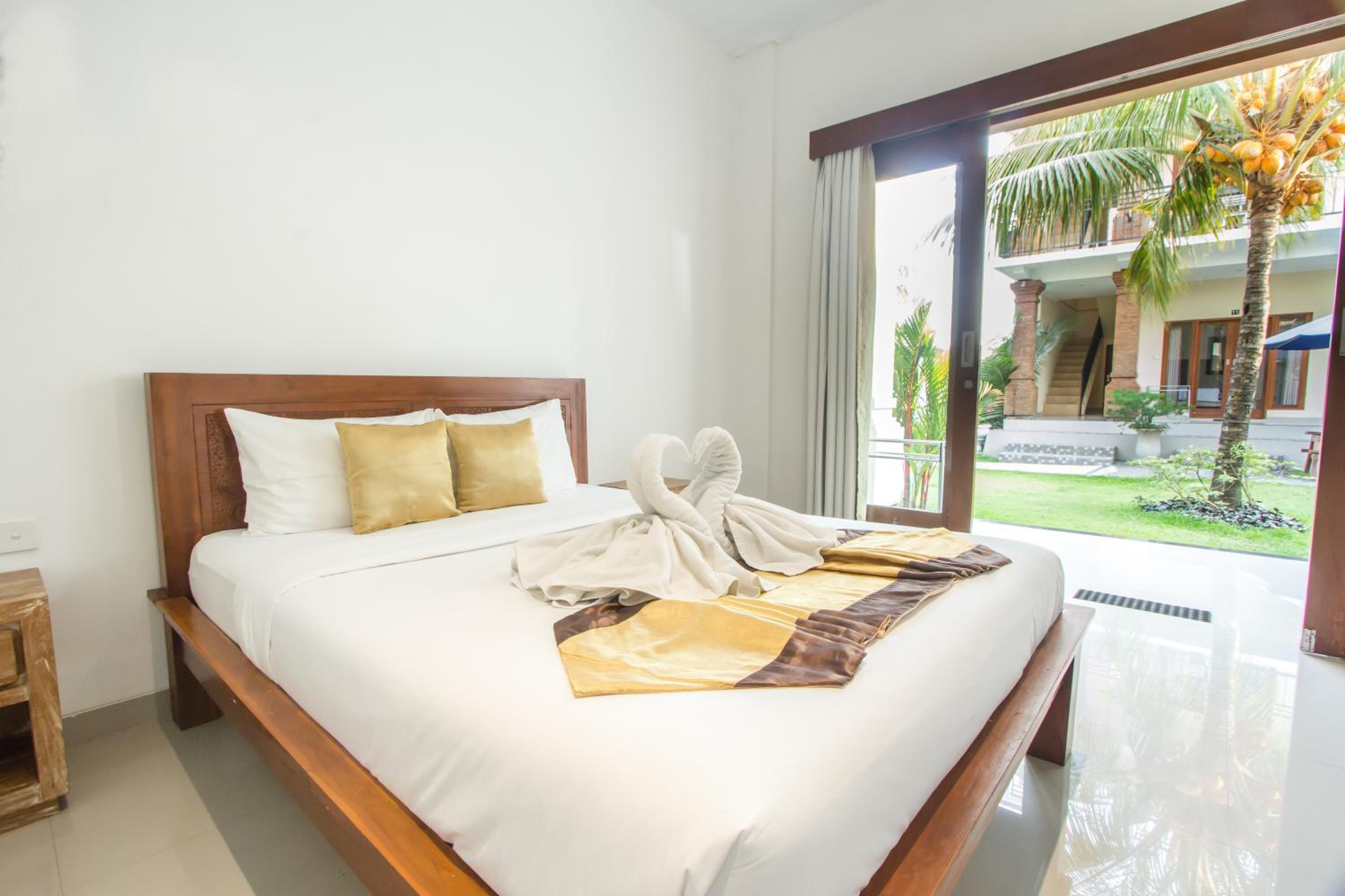 Deluxe Double Room - Photo 12