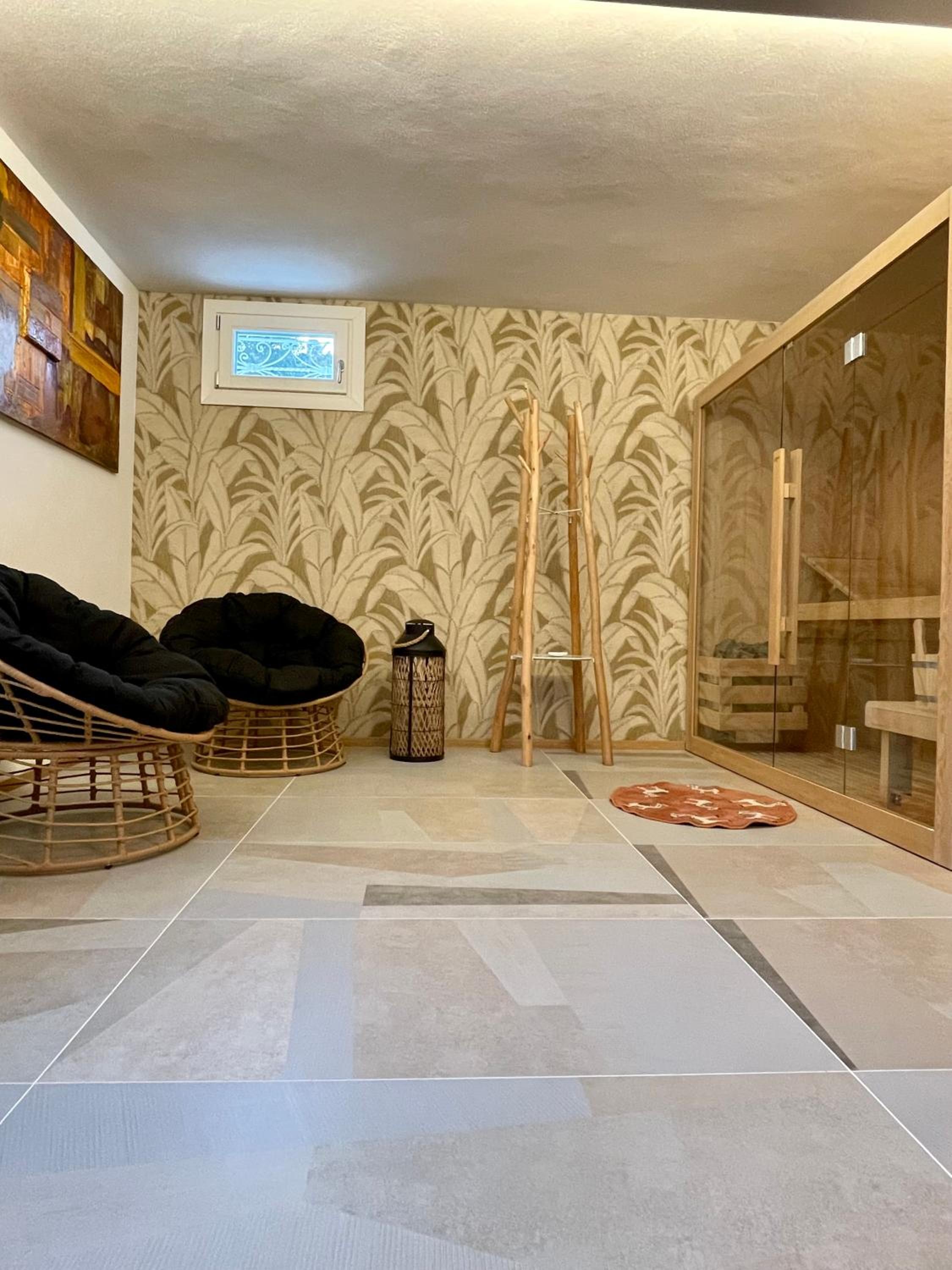 Deluxe Double Room with Extra Bed photo 2