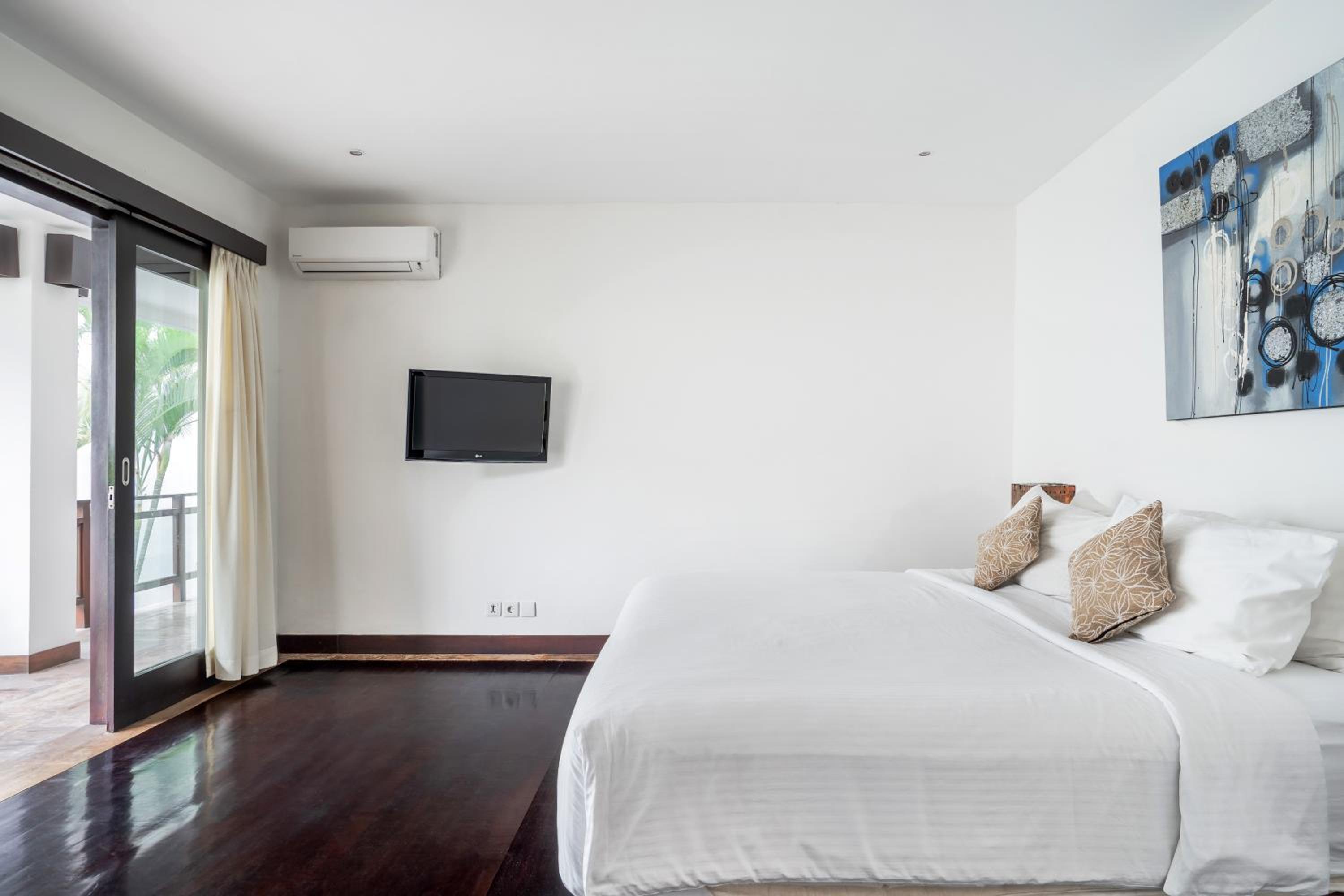 Two-Bedroom Villa with Private Pool - Photo 10