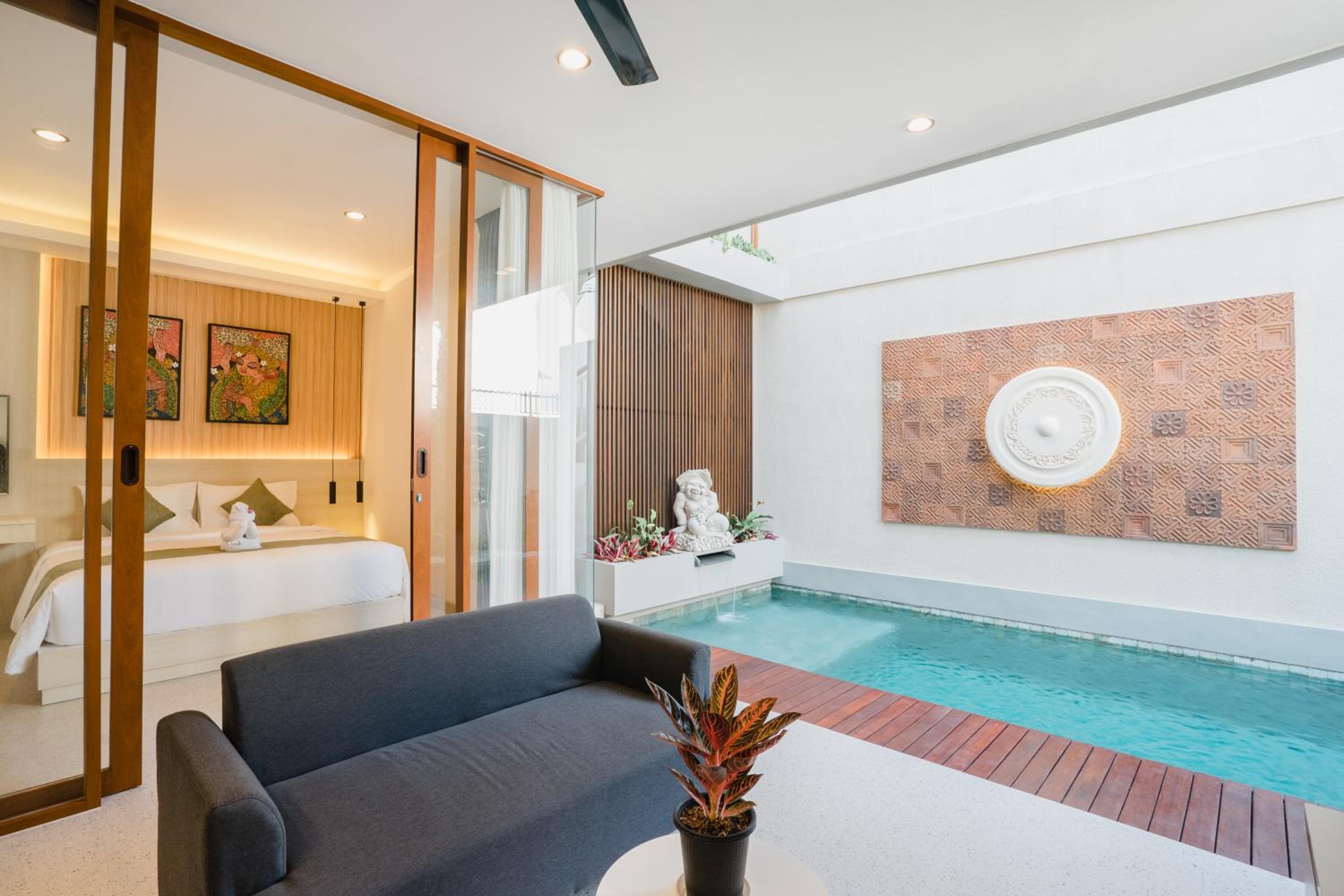 Three-Bedroom Villa - Photo 9