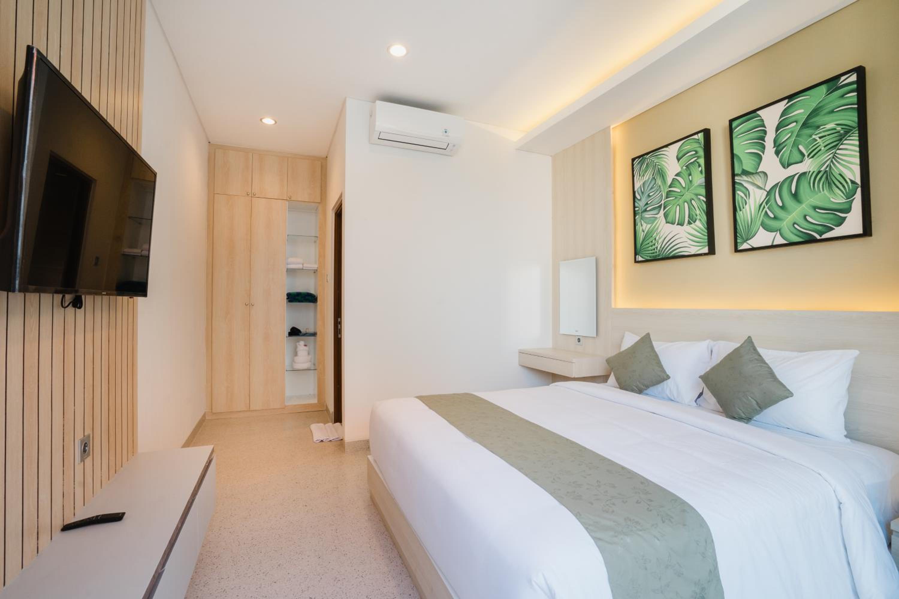 Three-Bedroom Villa - Photo 3
