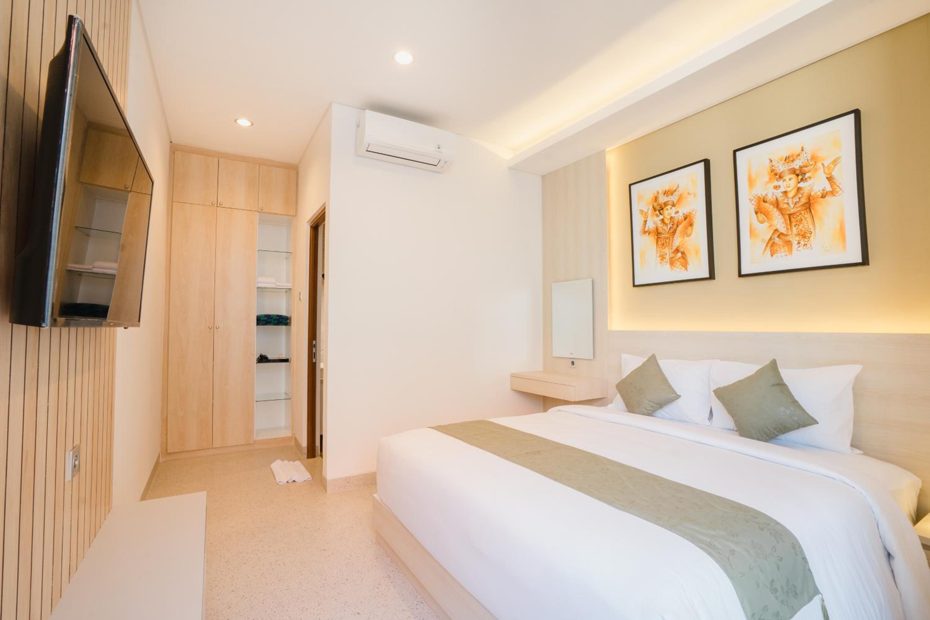 Three-Bedroom Villa - Photo 7