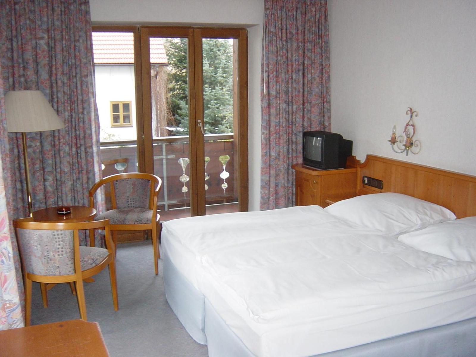 Double Room with Private Bathroom - Photo 11