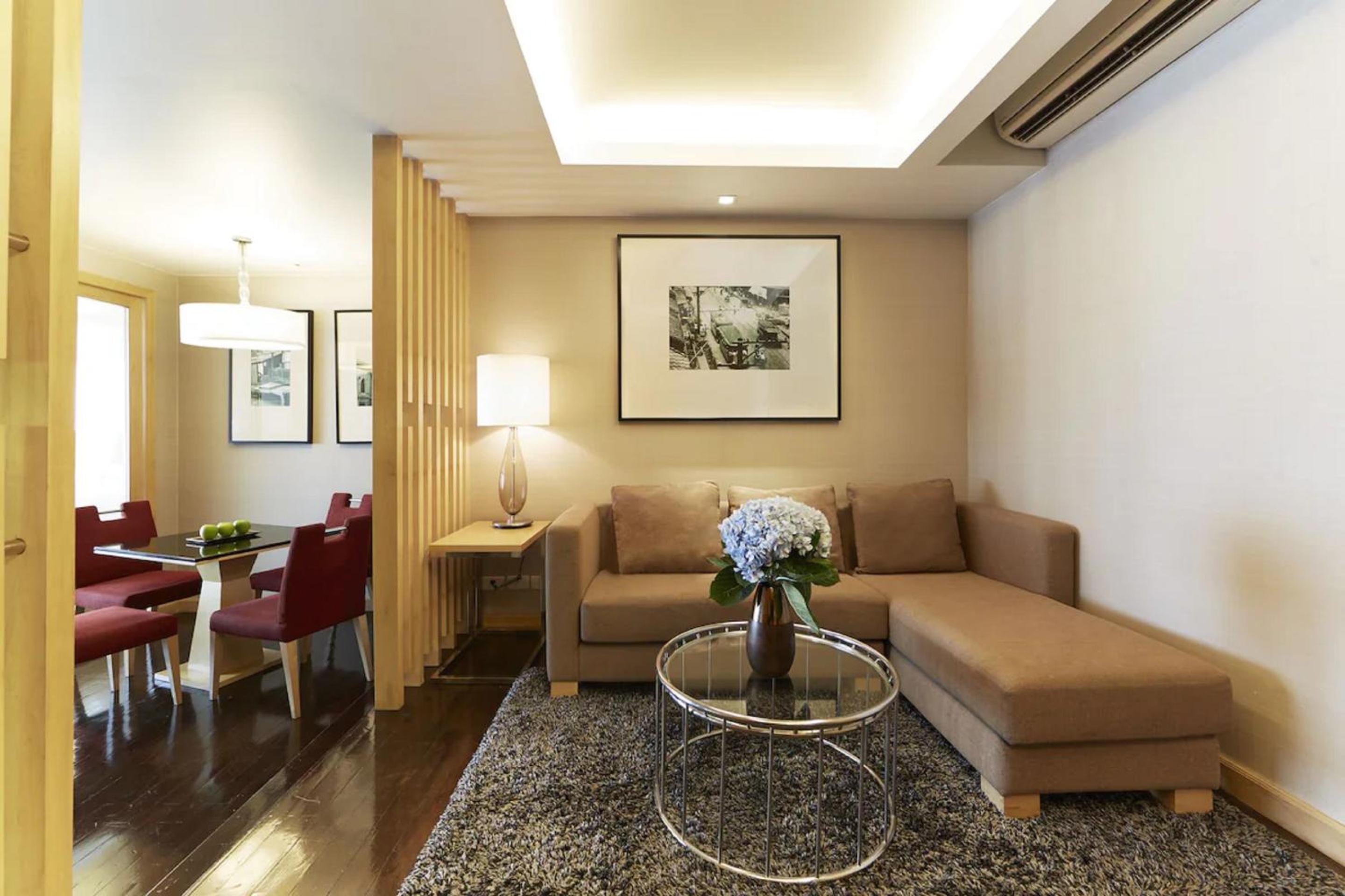 Premium One Bedroom Suite (City View) photo 3