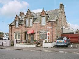 Six-Bedroom House - Photo 27