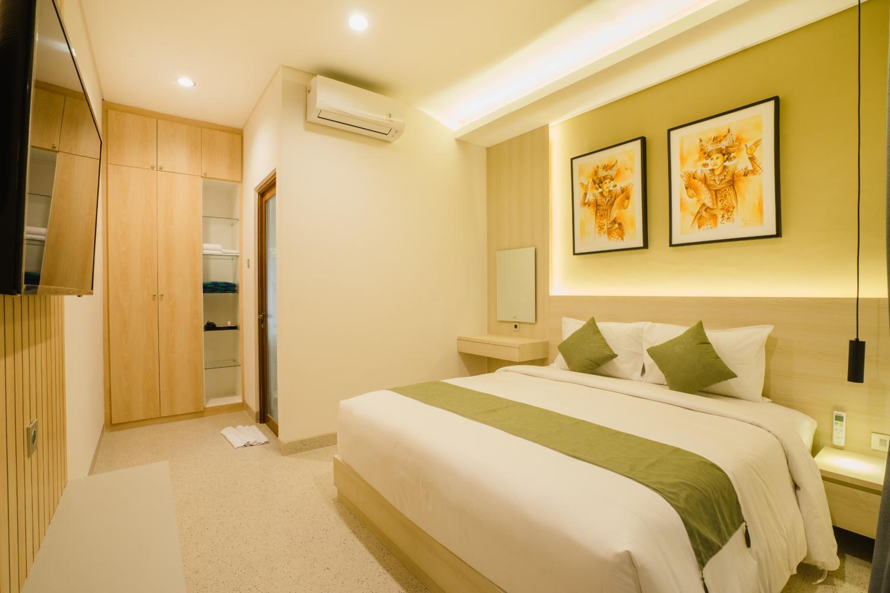 Three-Bedroom Villa - Photo 8
