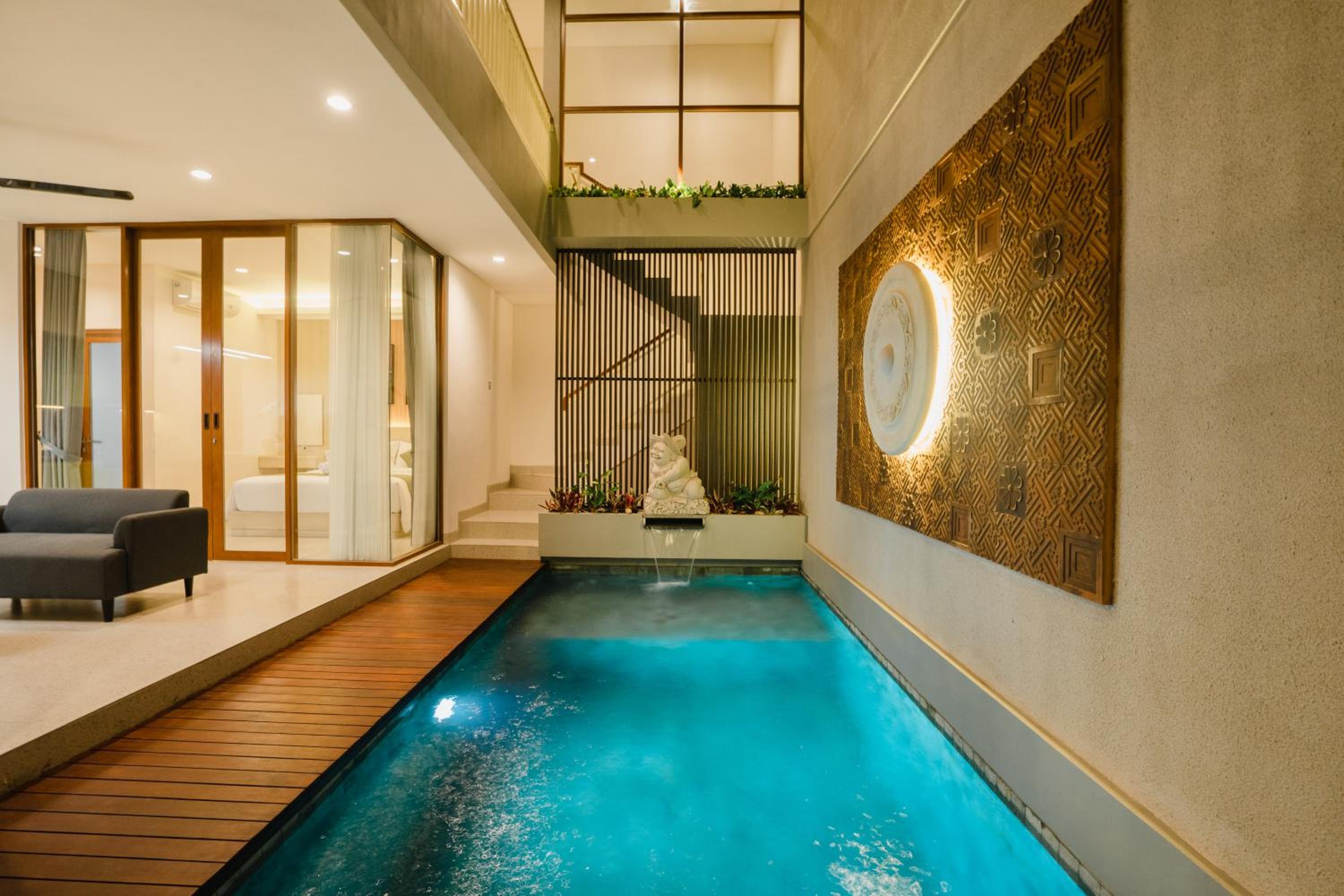 Three-Bedroom Villa - Photo 4