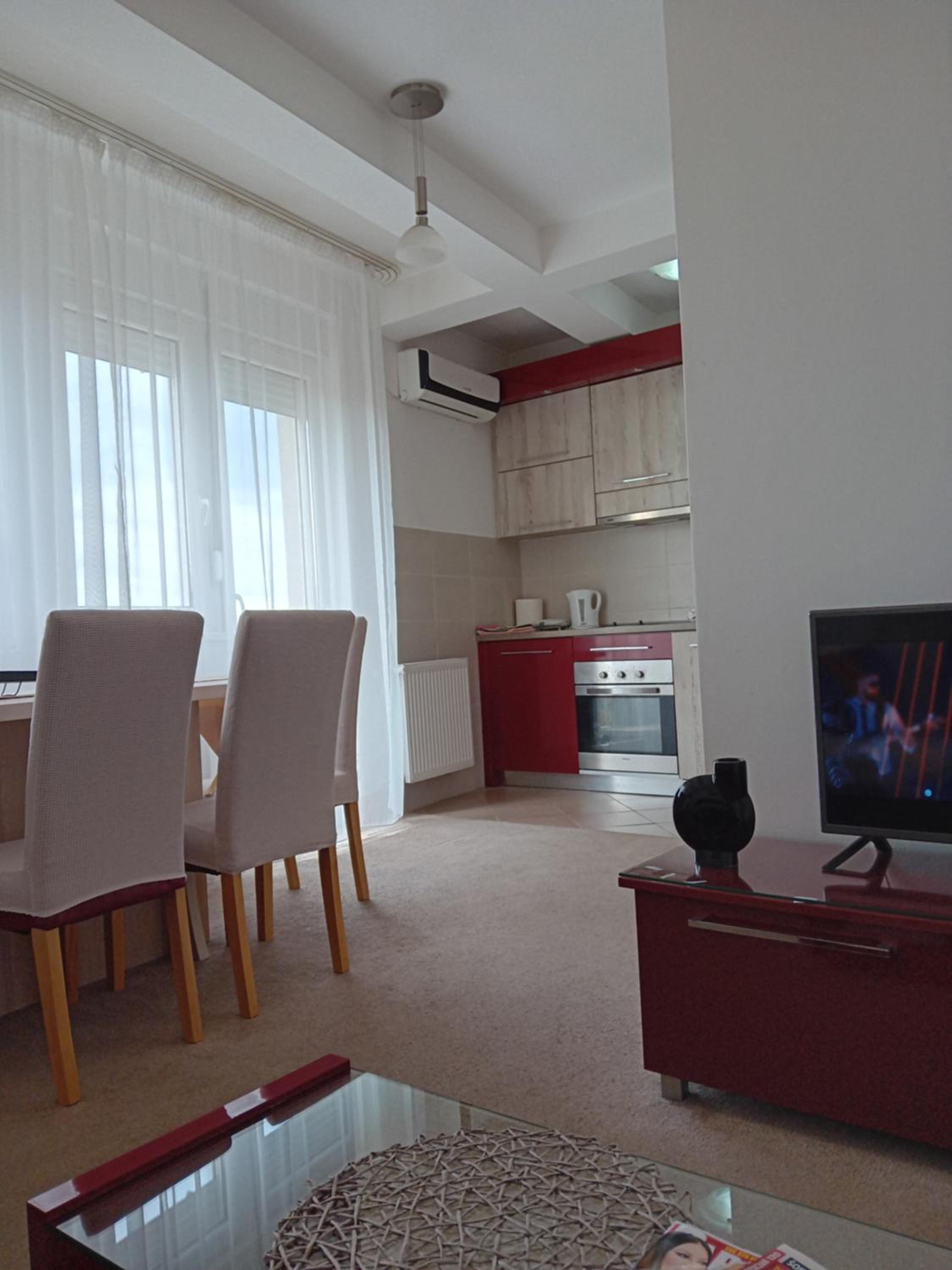 One-Bedroom Apartment photo 1