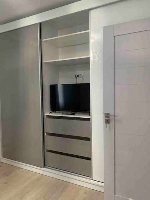 One-Bedroom Apartment photo 3