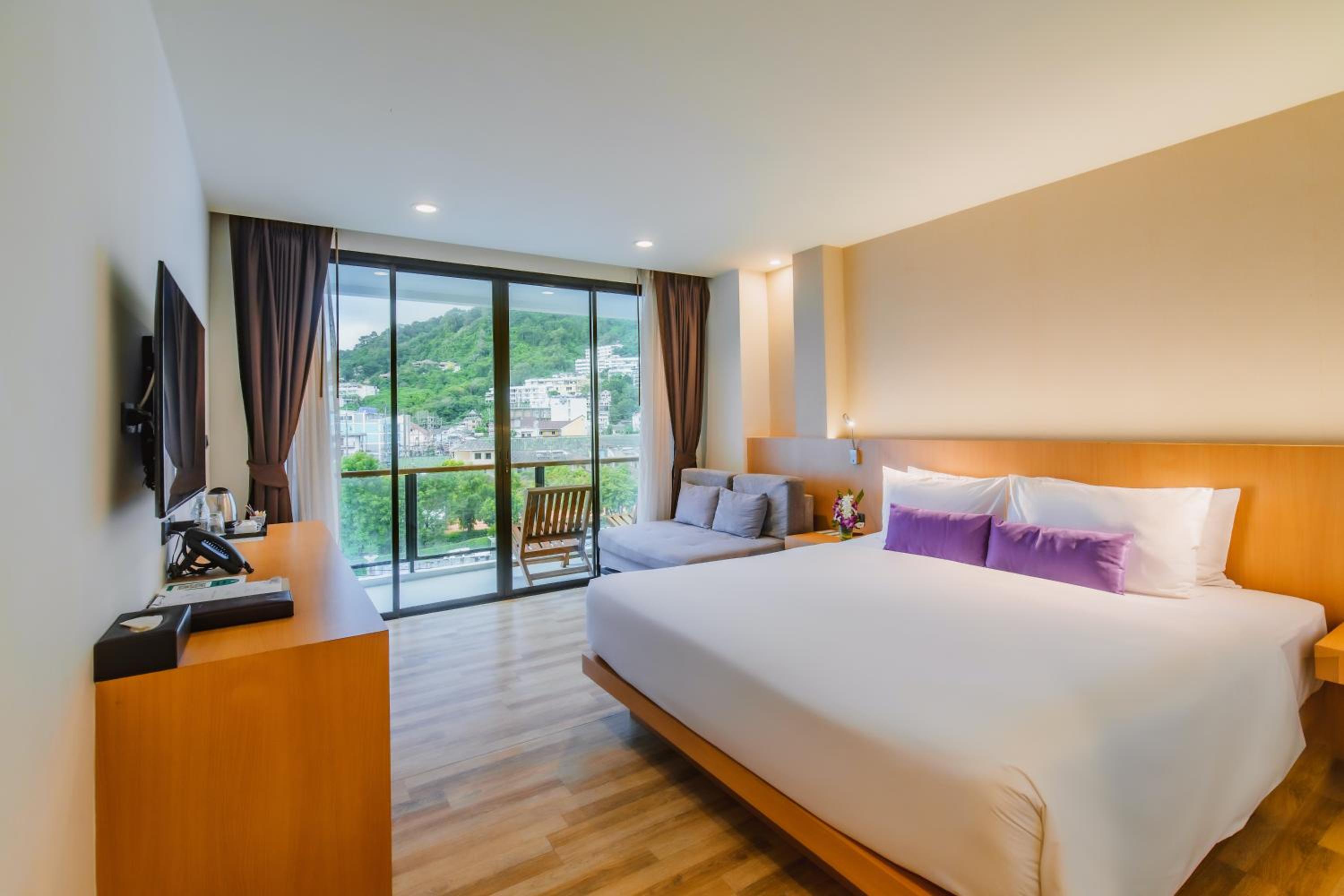 Deluxe King Room