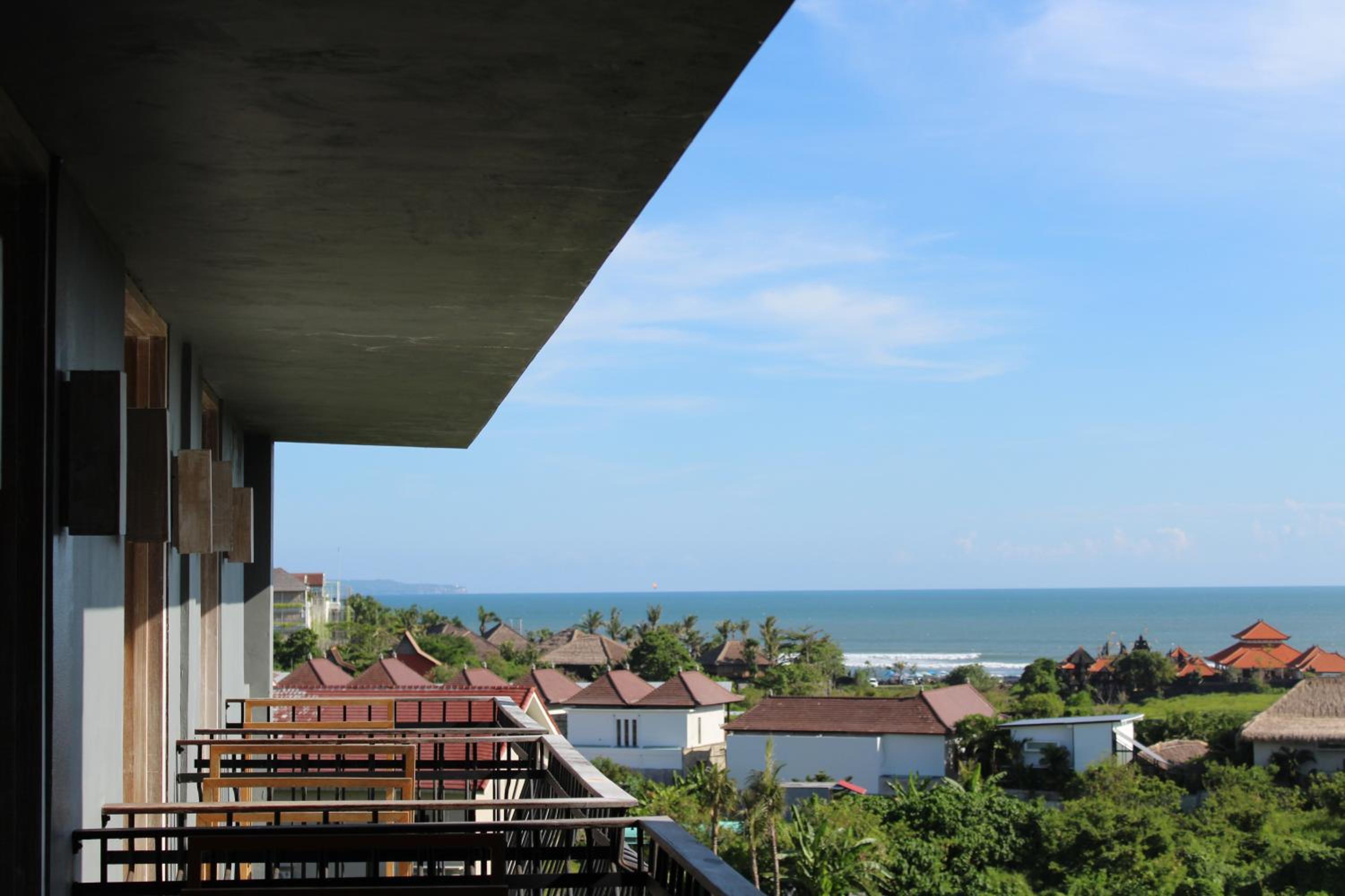 Deluxe Room Balcony with Pool View photo 2