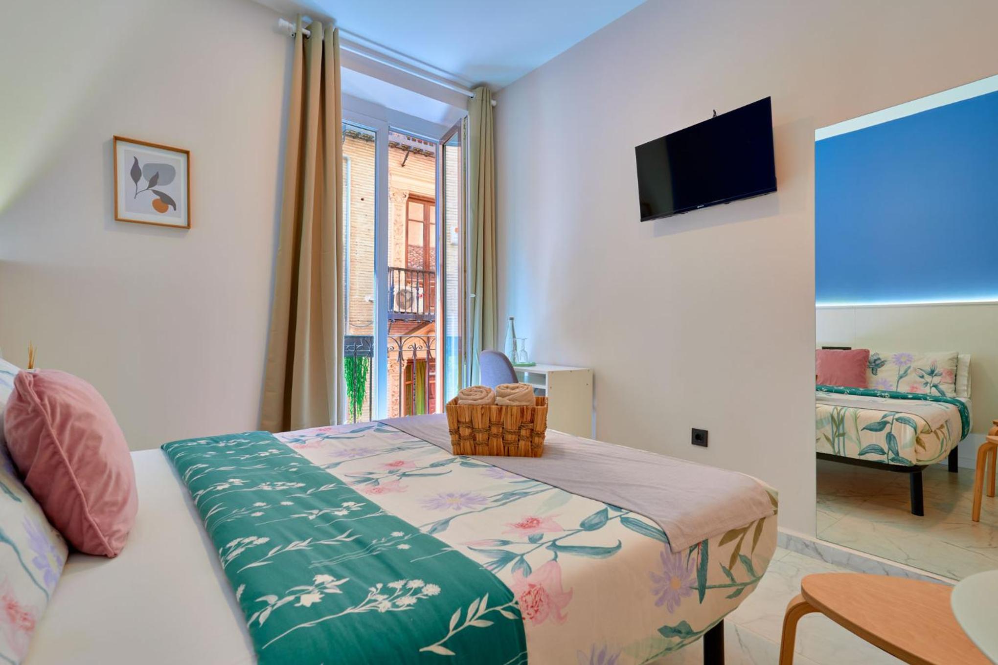 Deluxe Double Room with Balcony - Photo 2