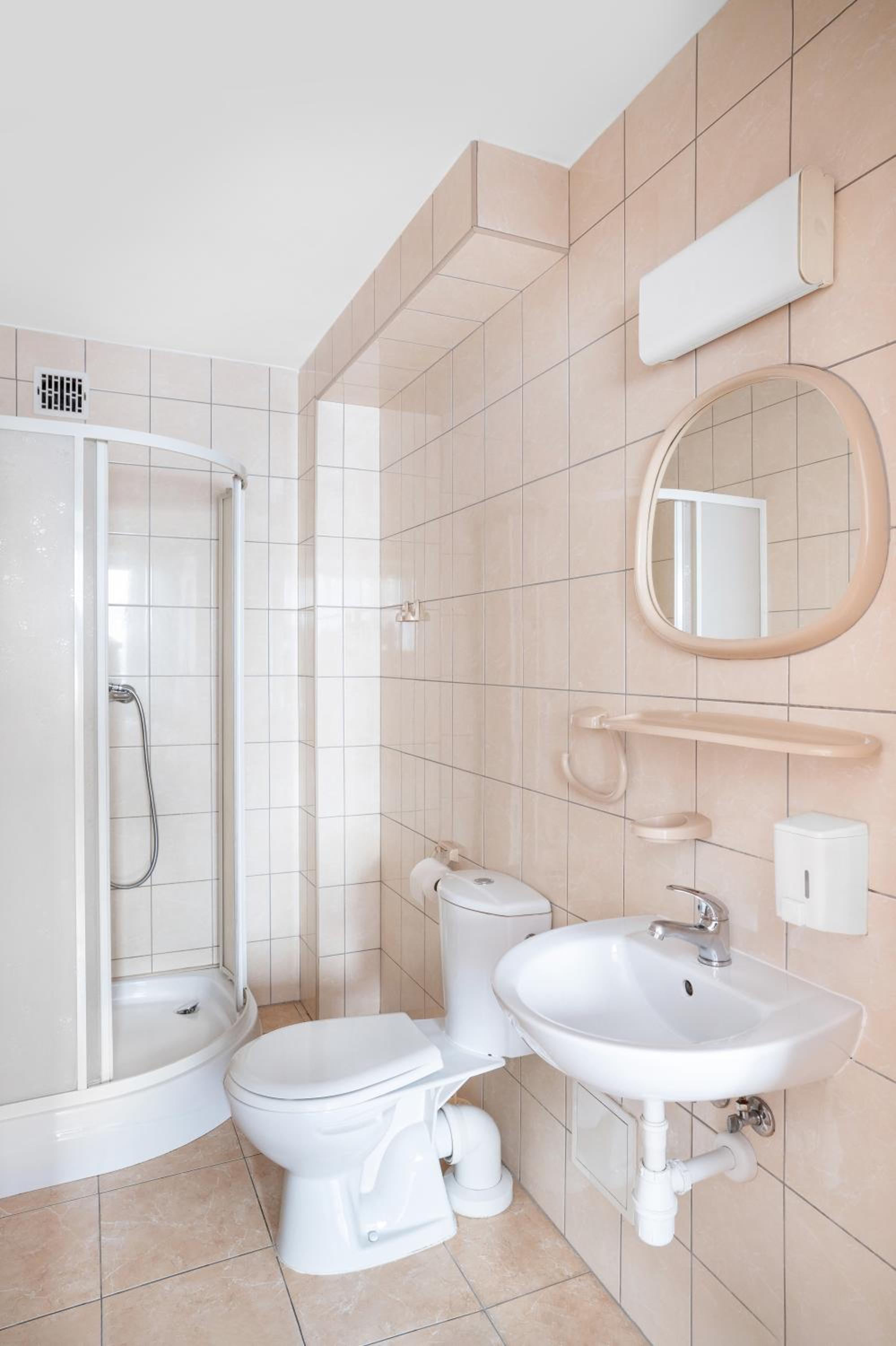 Double Room - Photo 6