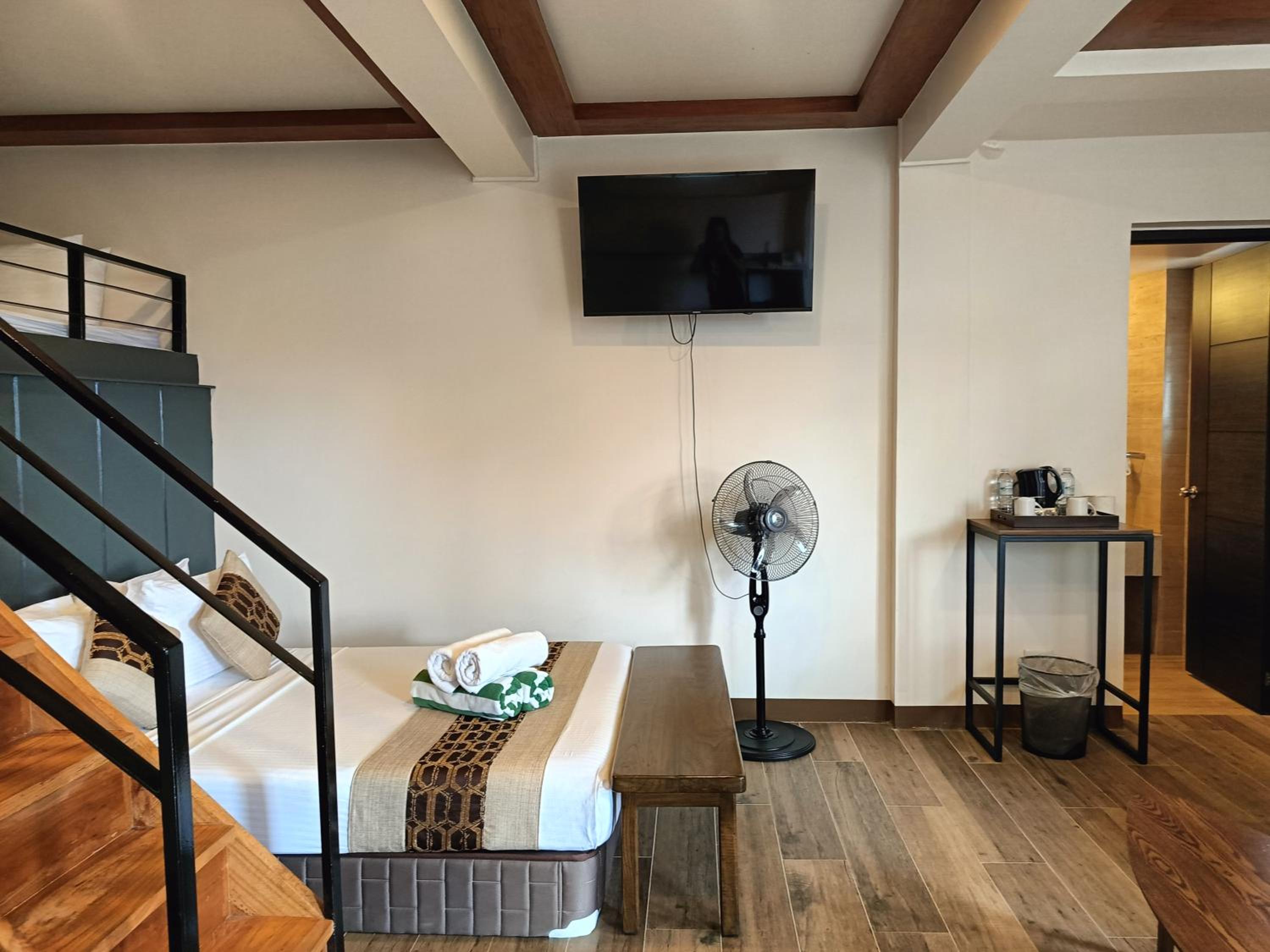 Family Room - Photo 4