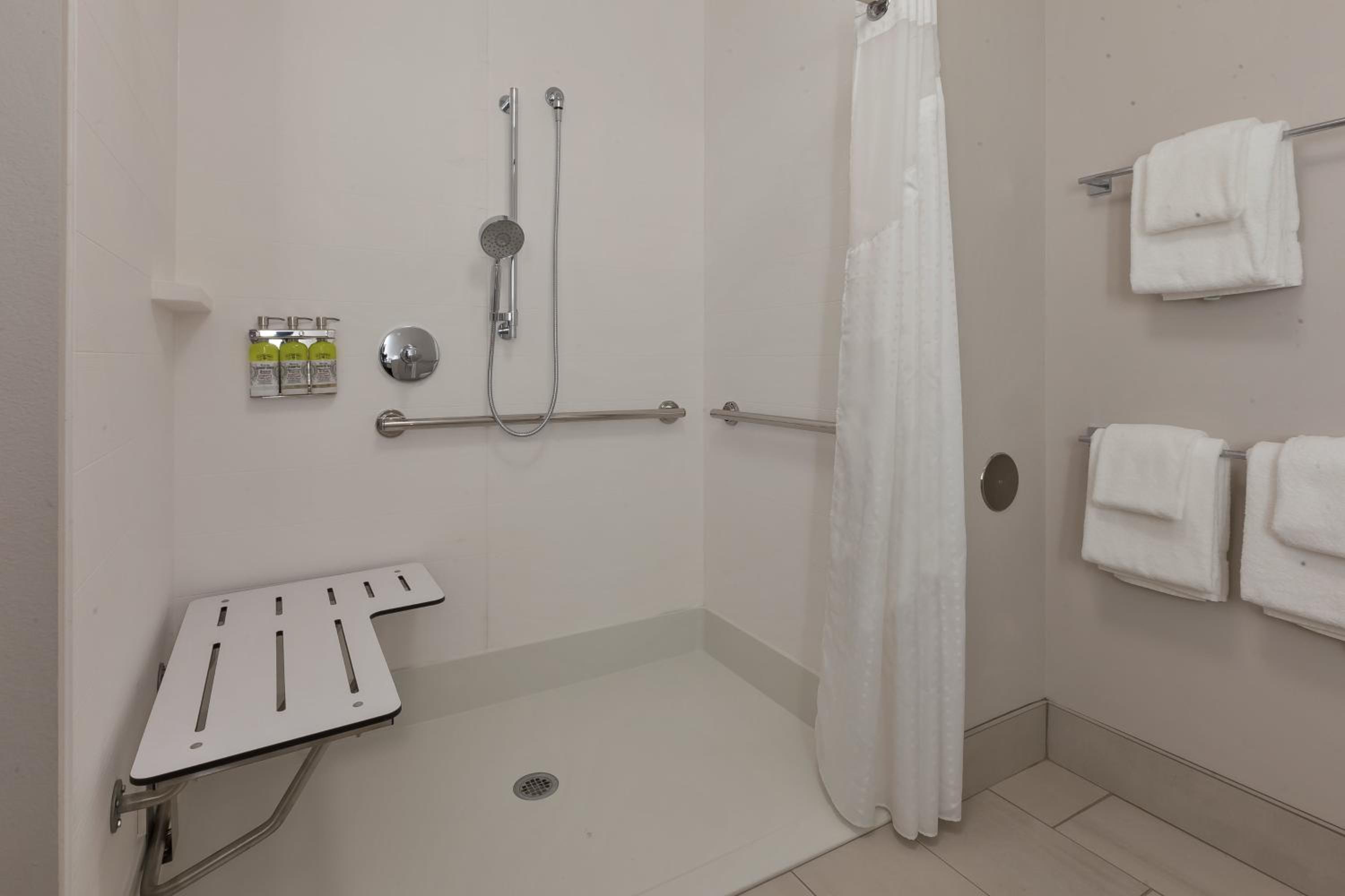 King Room - Mobility Access/Hearing Accessible - Photo 2
