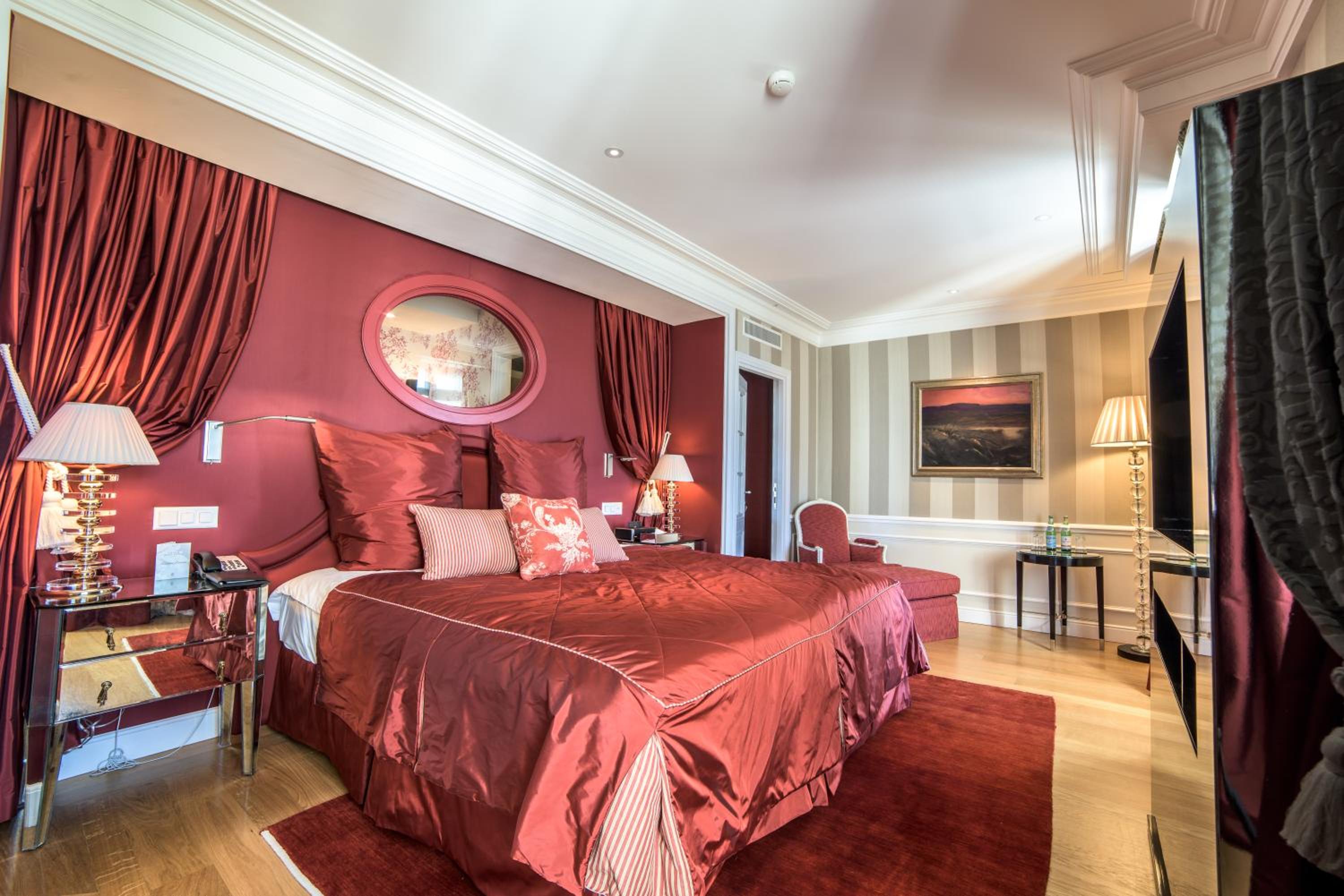 Suite with Lake View - Photo 1
