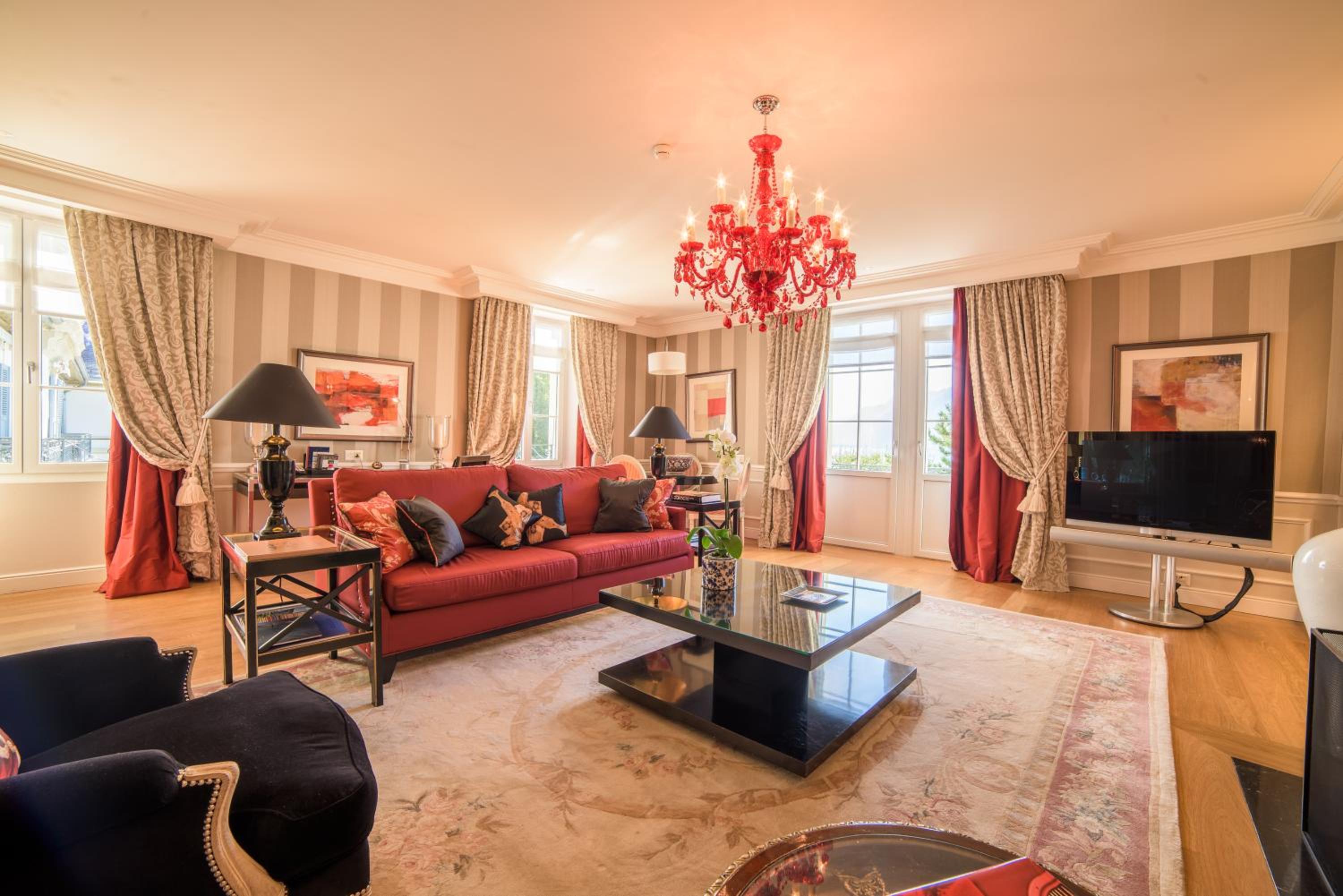 Suite with Lake View - Photo 3