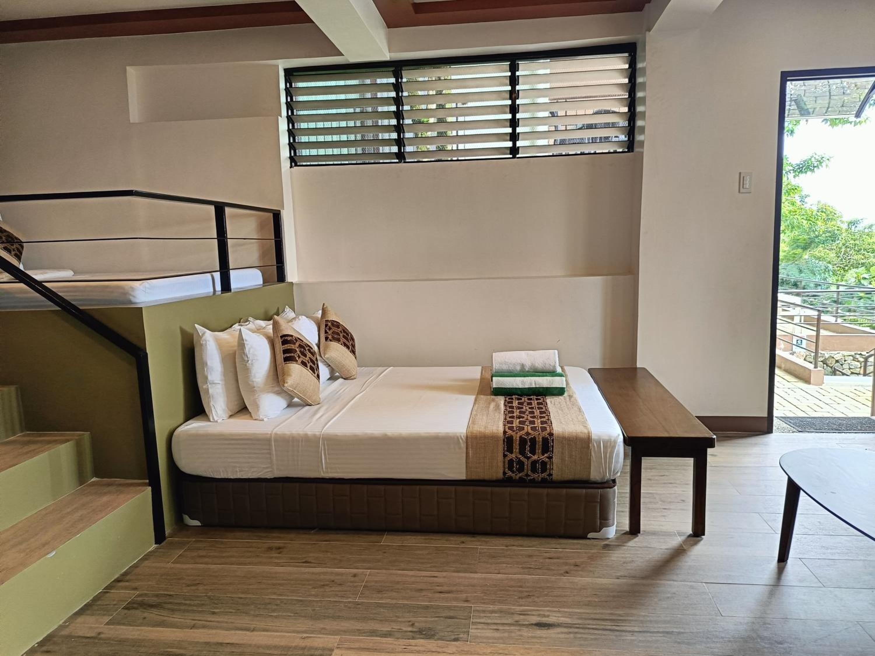 Standard Family Room - Photo 10