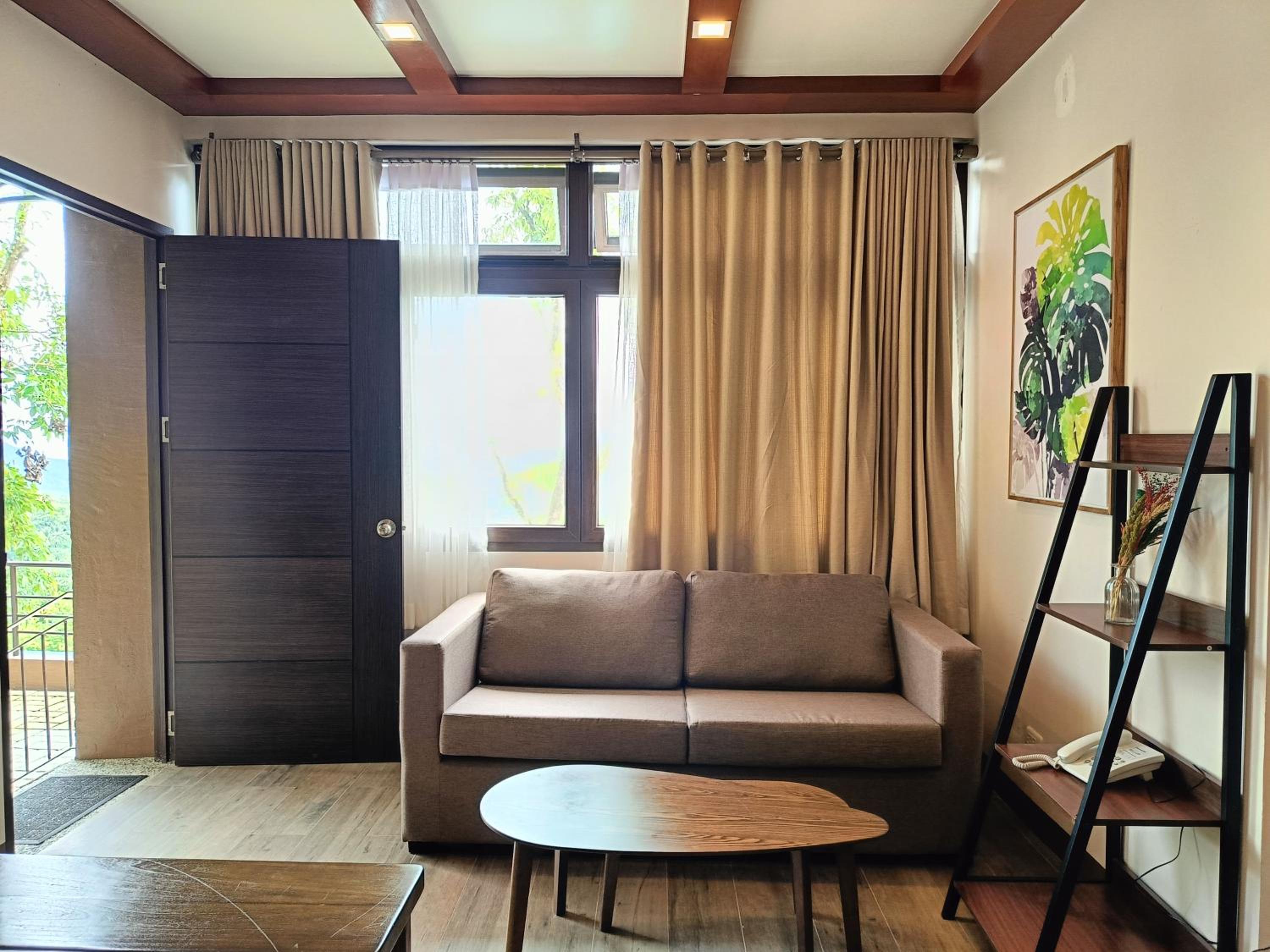 Standard Family Room - Photo 4