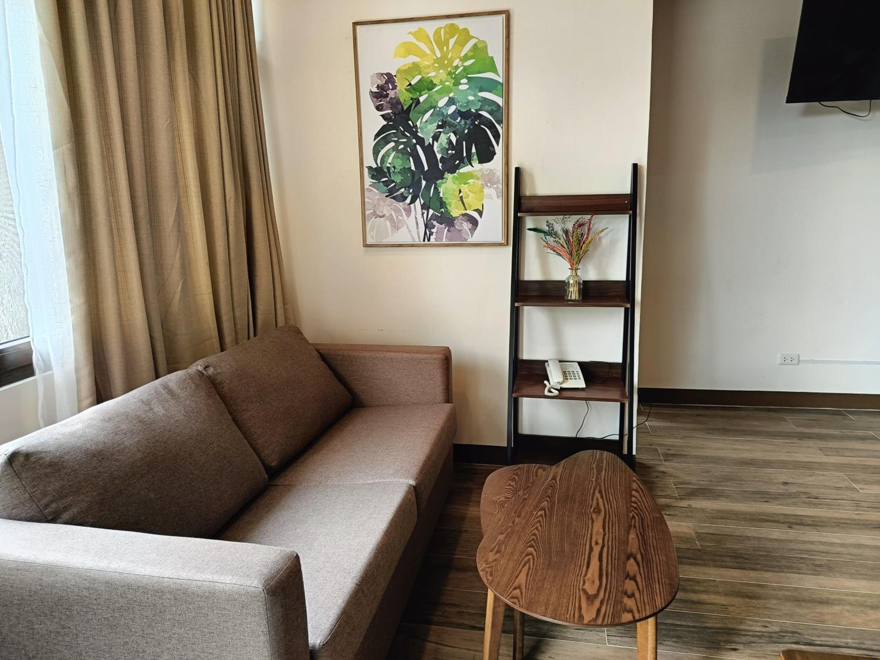 Standard Family Room - Photo 3