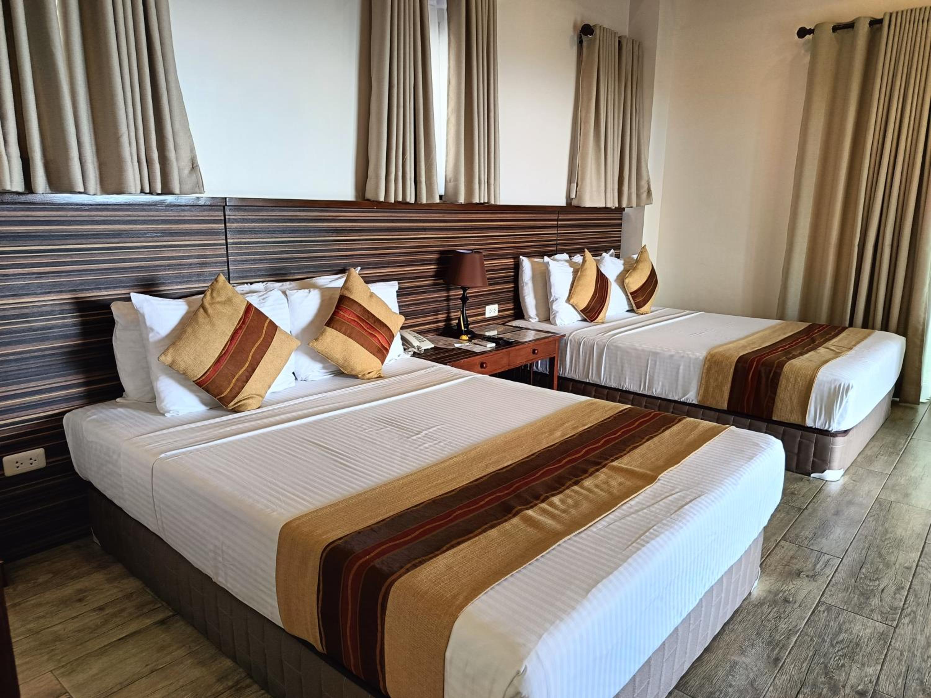 Deluxe Room - Photo 5