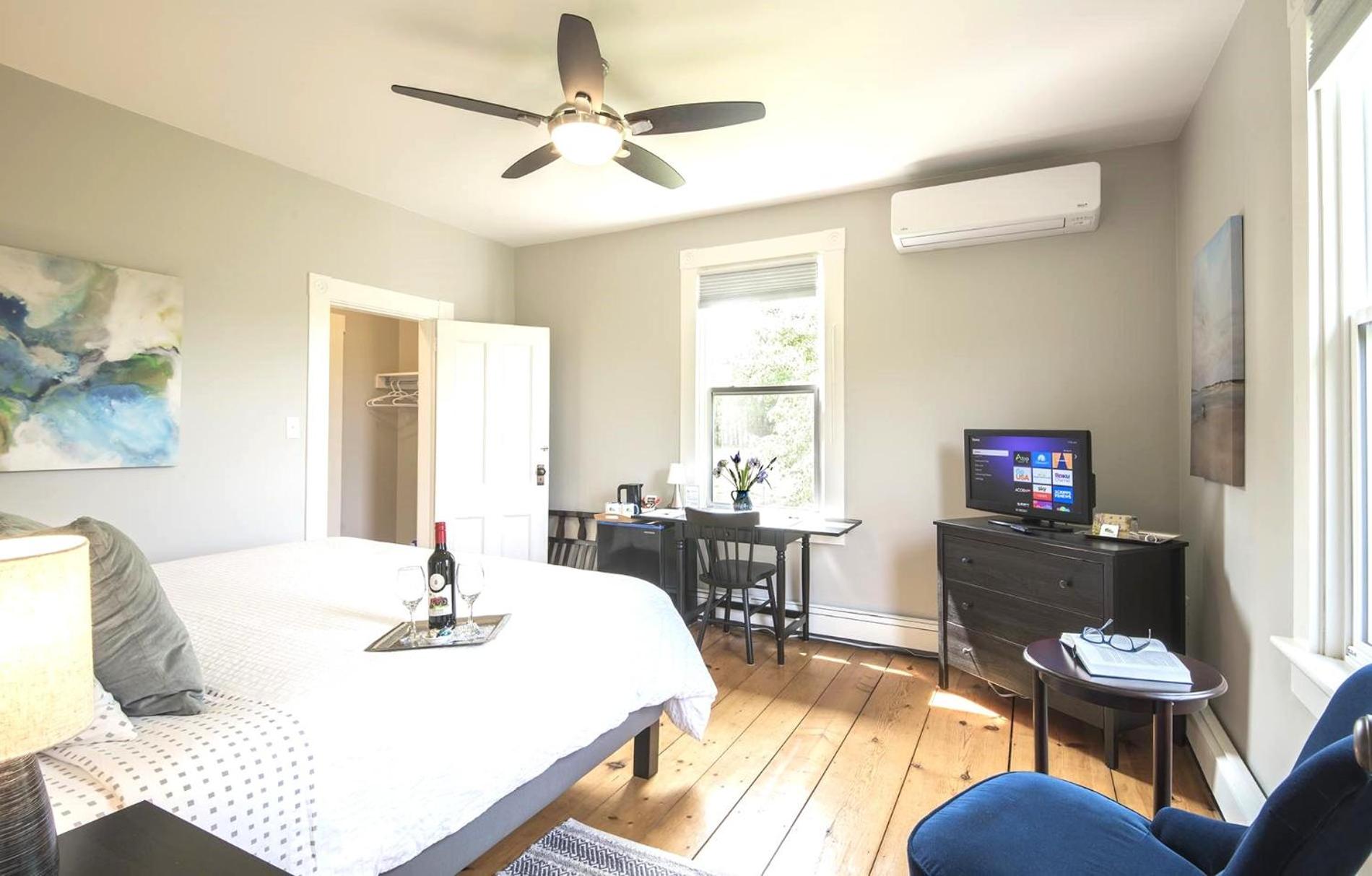 Deluxe King Room photo 2
