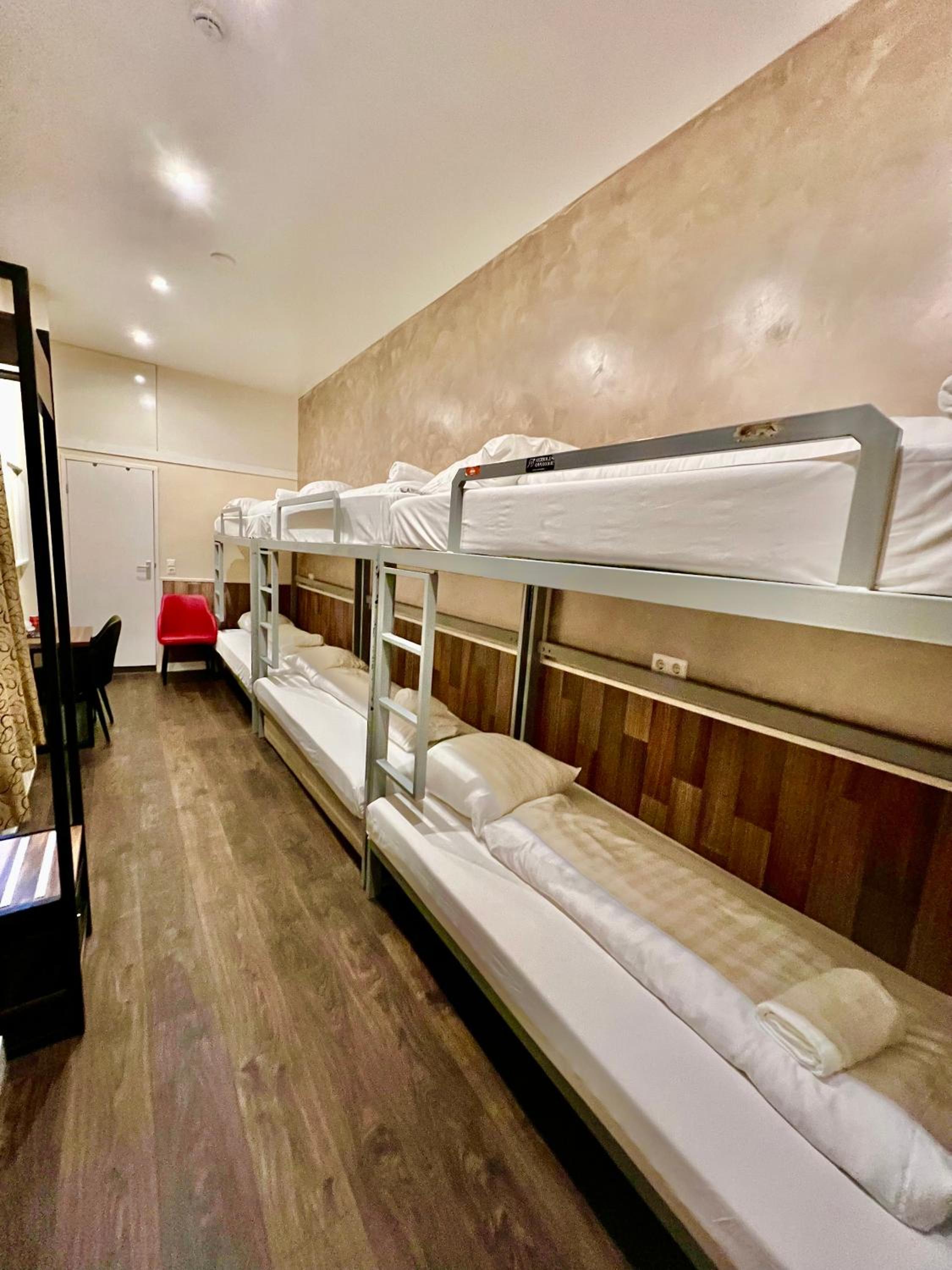 Bed in 6-Bed Mixed Dormitory Room photo 3
