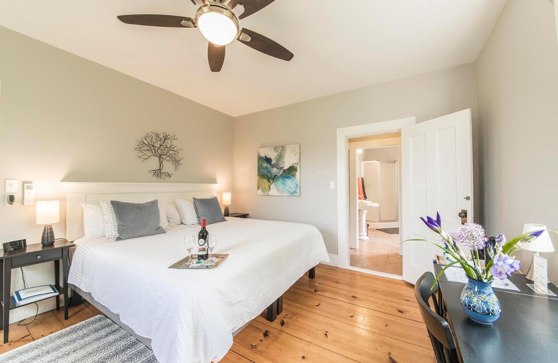 Deluxe King Room photo 1