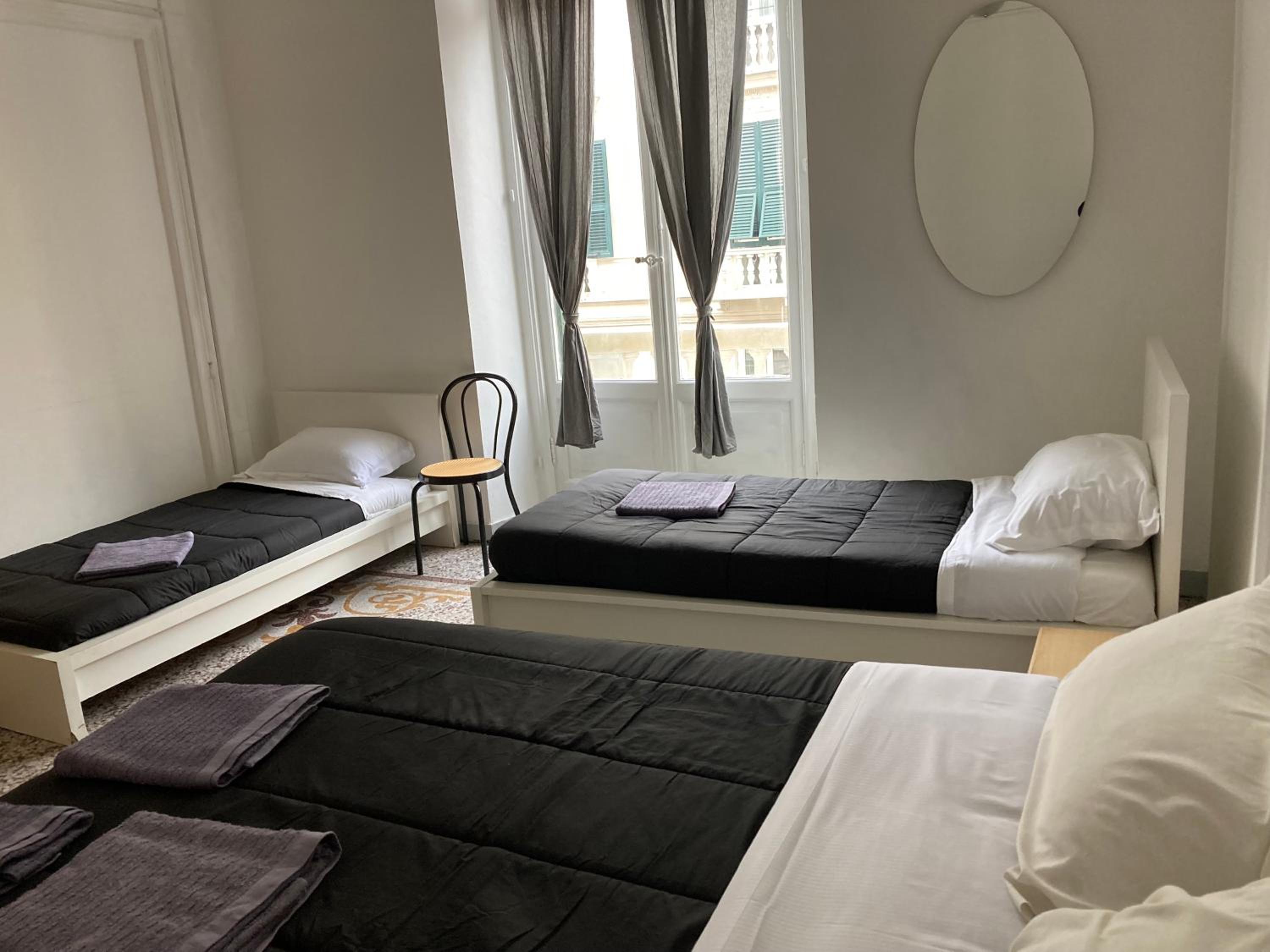 Premium Quadruple Room - Photo 19