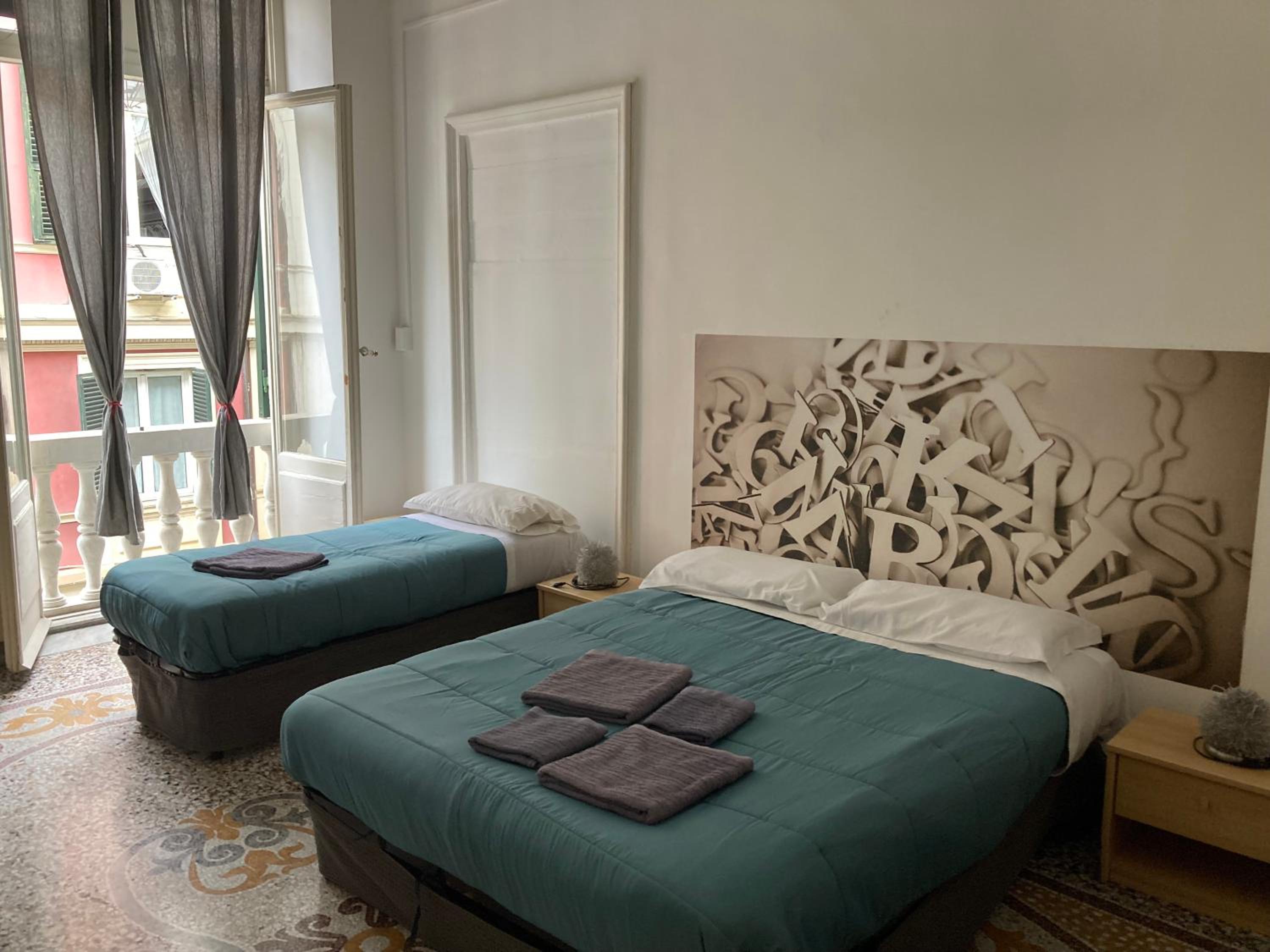 Premium Quadruple Room - Photo 14