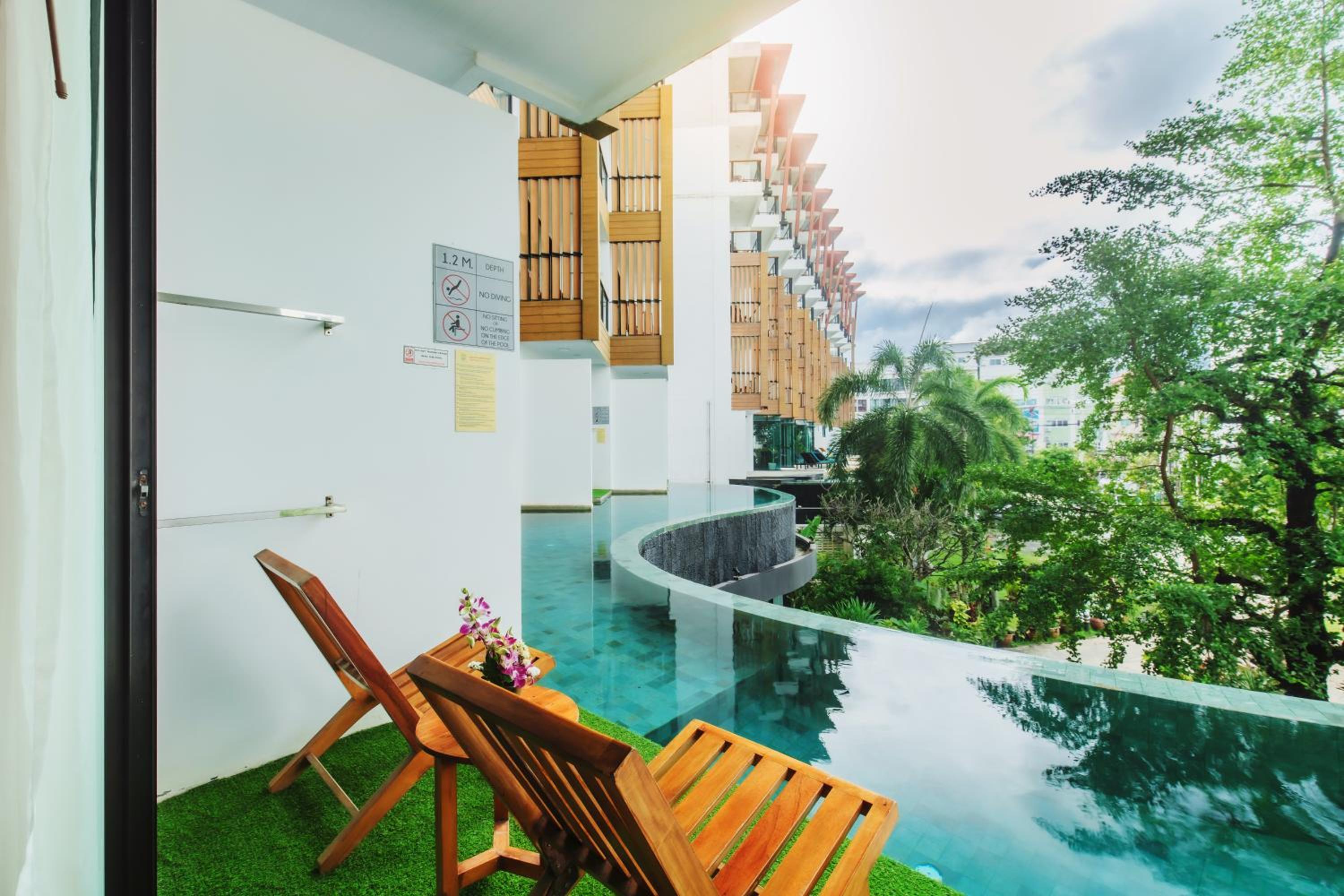 Classic Room - Pool Access