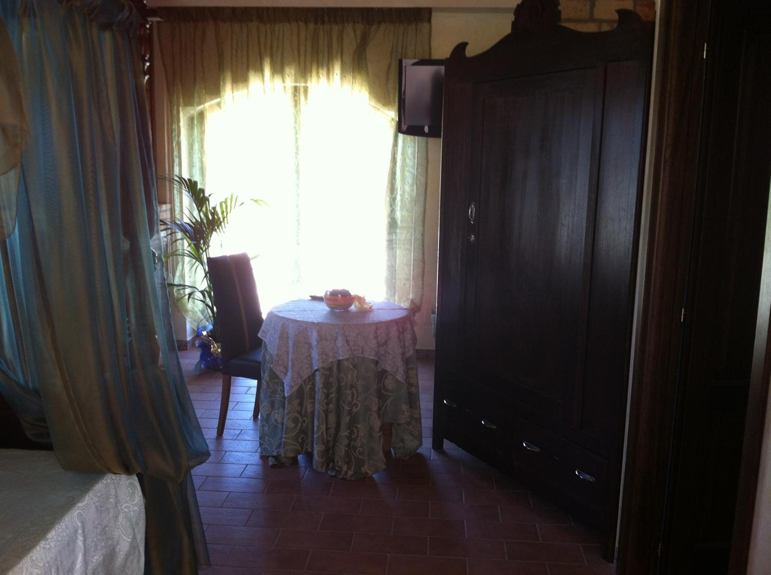 Suite with Spa Bath - Photo 9