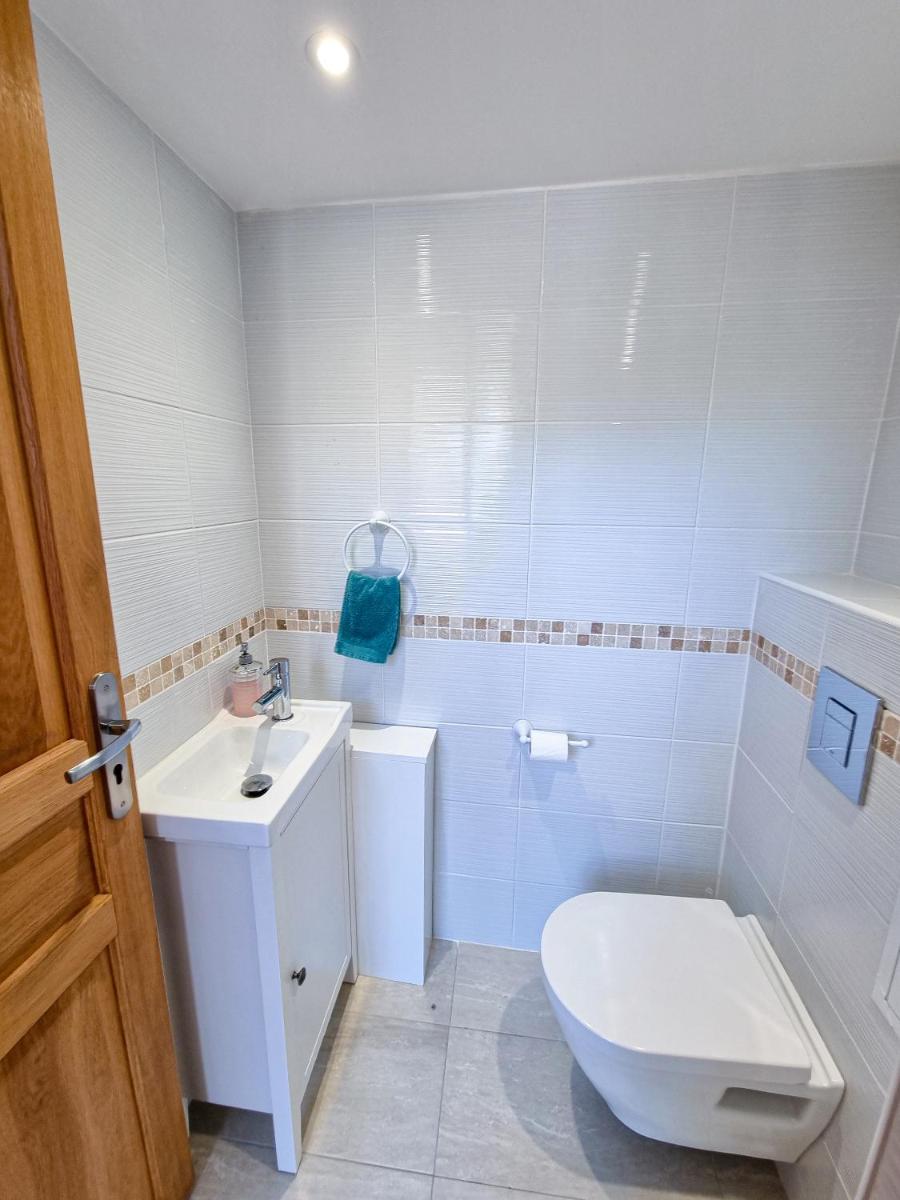Deluxe Double Room with Shower - Photo 5
