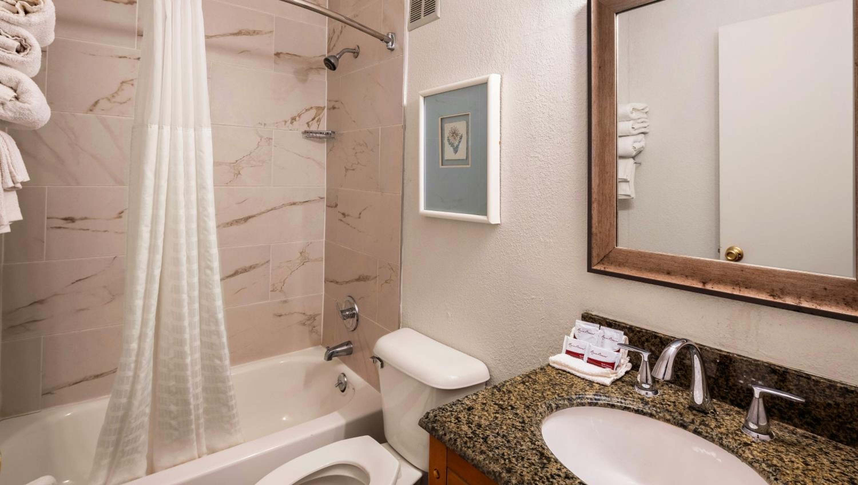 King Room - Non-Smoking - Photo 6