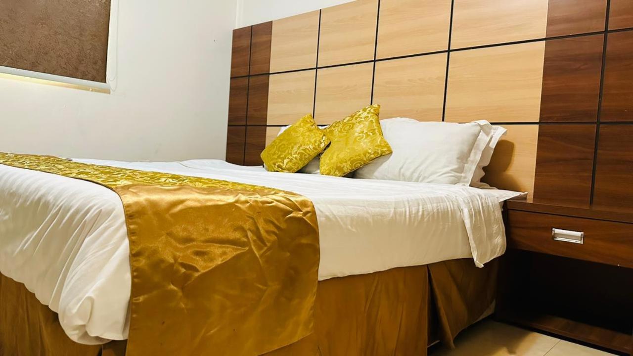 Deluxe King Suite