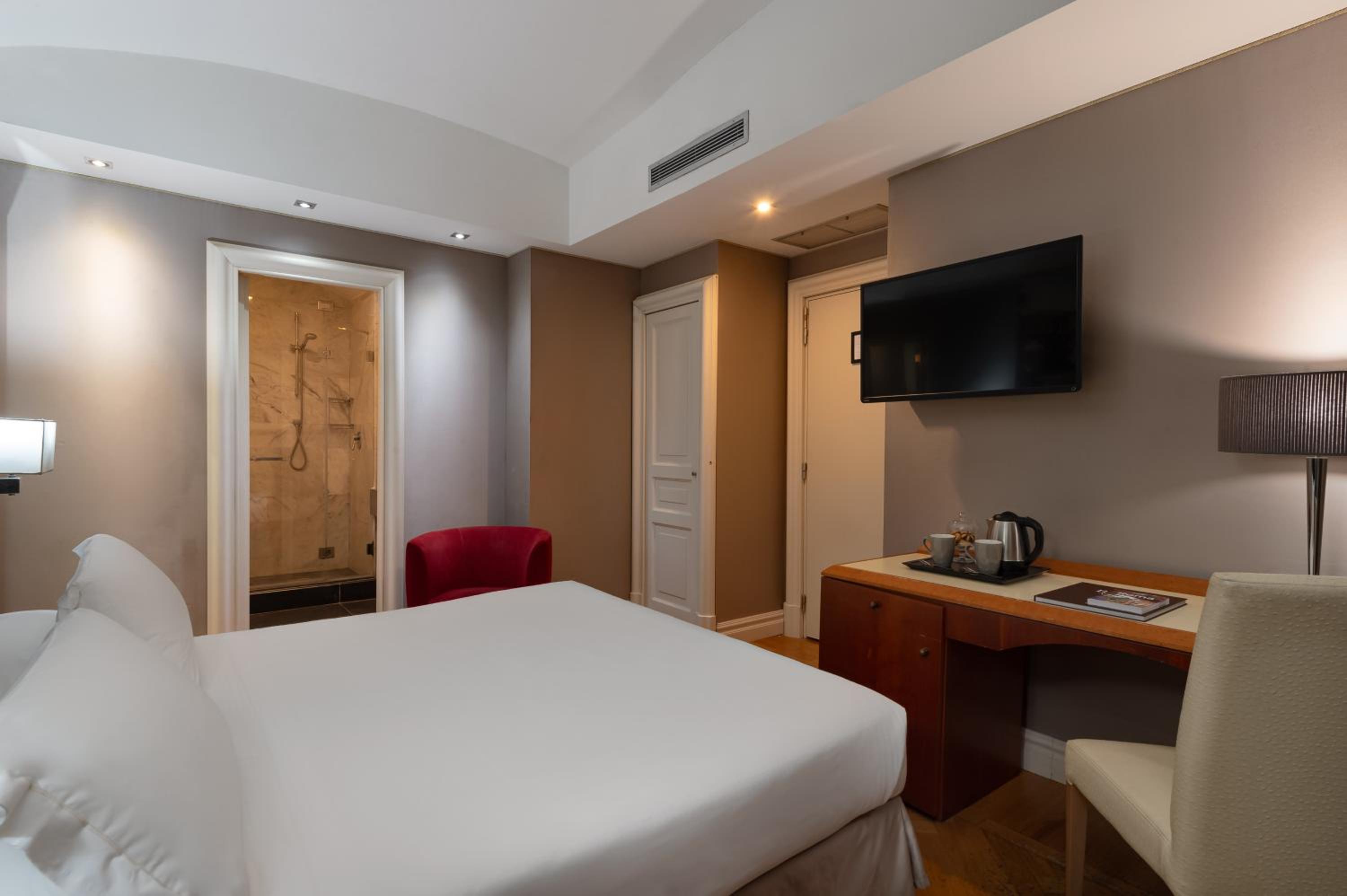 Economy Double Room - Basement photo 1