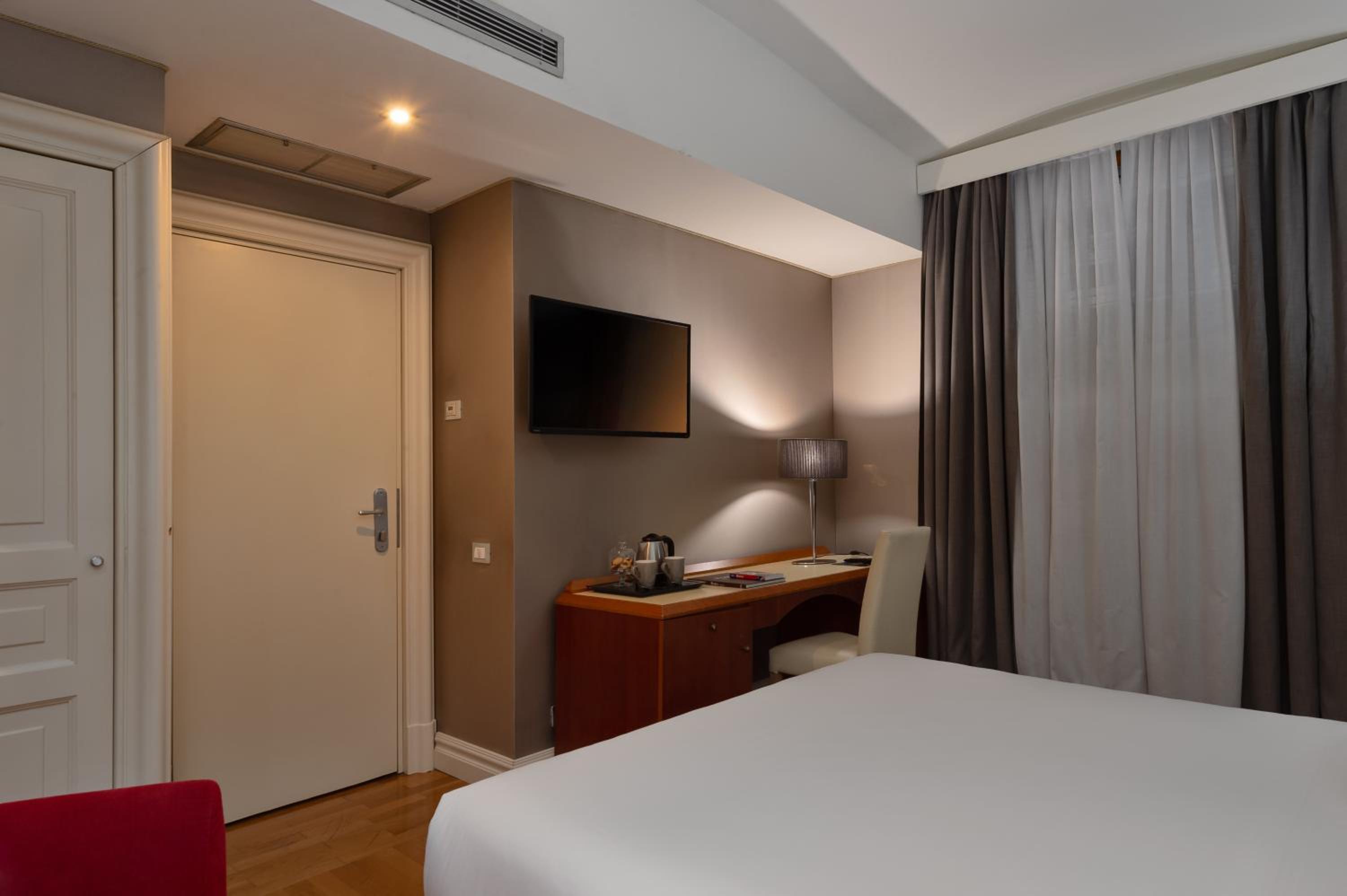 Economy Double Room - Basement photo 3