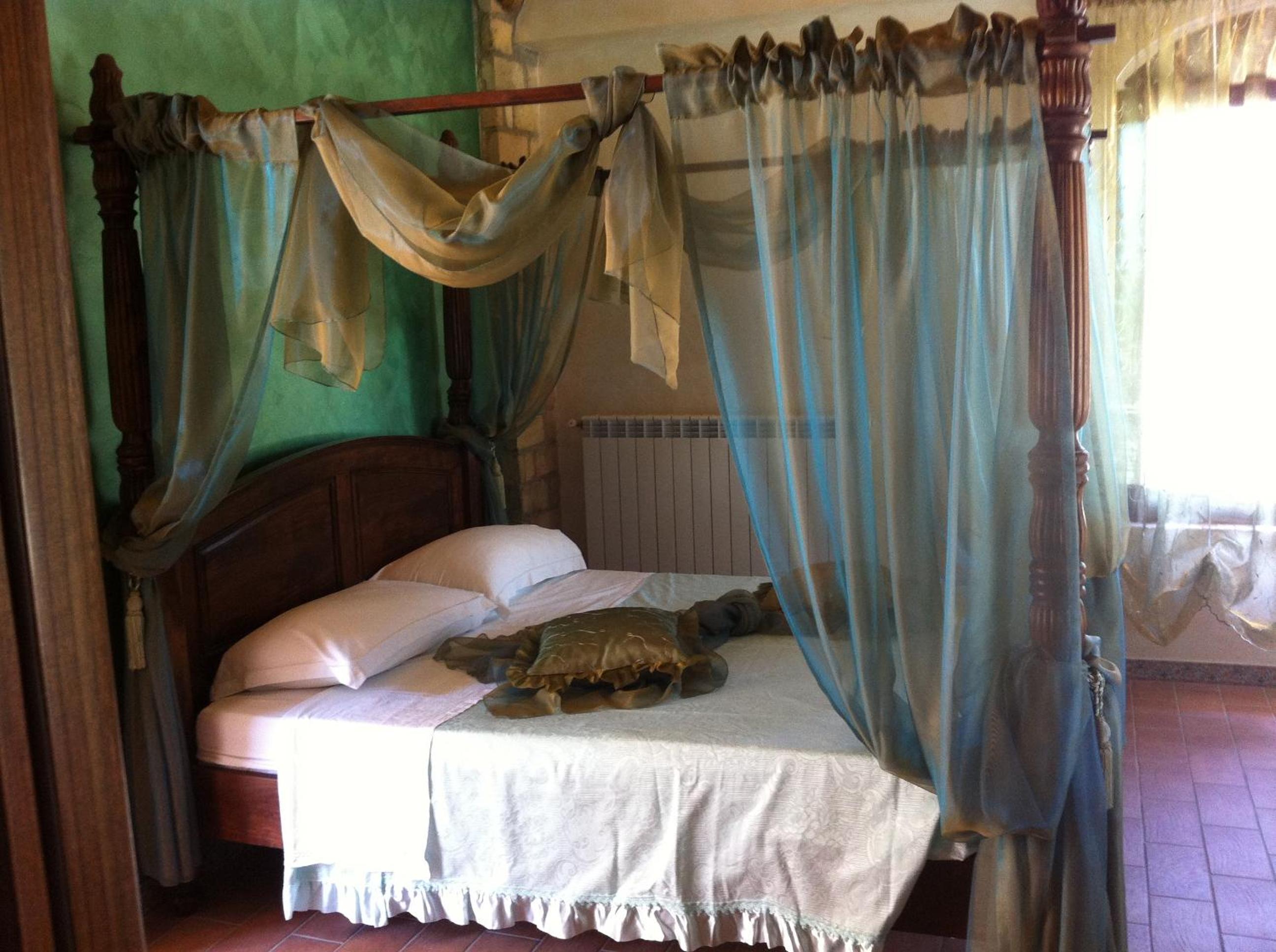 Suite with Spa Bath - Photo 14