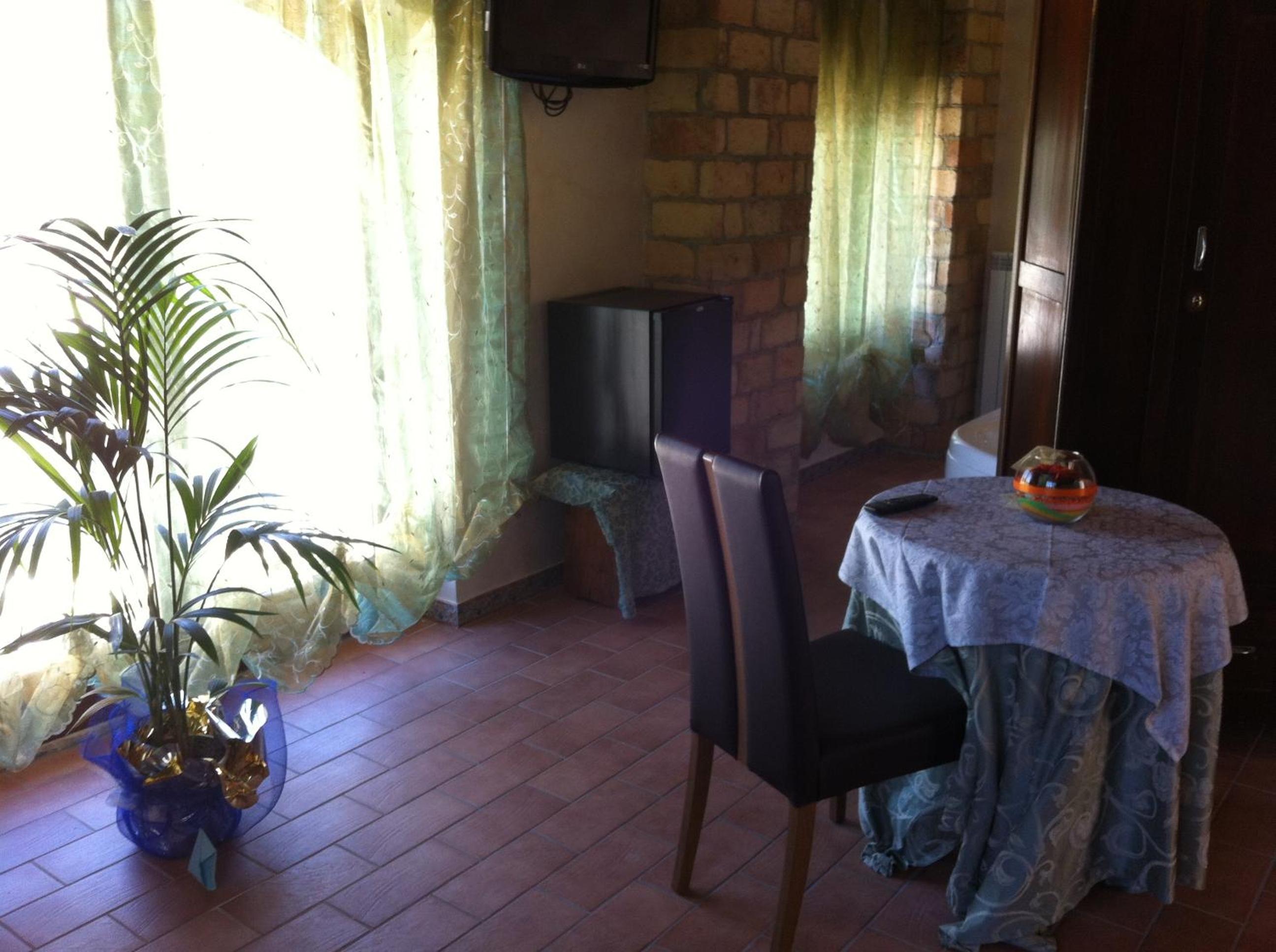 Suite with Spa Bath - Photo 7