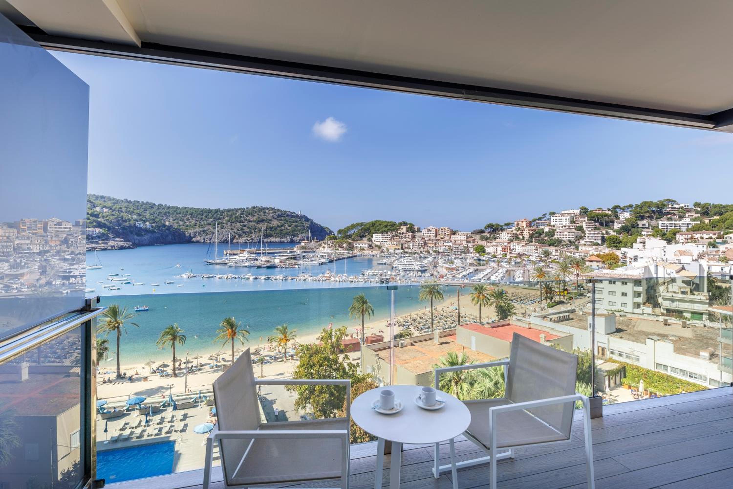 Superior Twin Room with Sea View - Photo 8