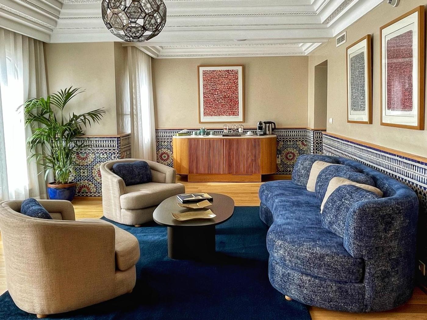 Deluxe Suite with Sea View - Photo 5