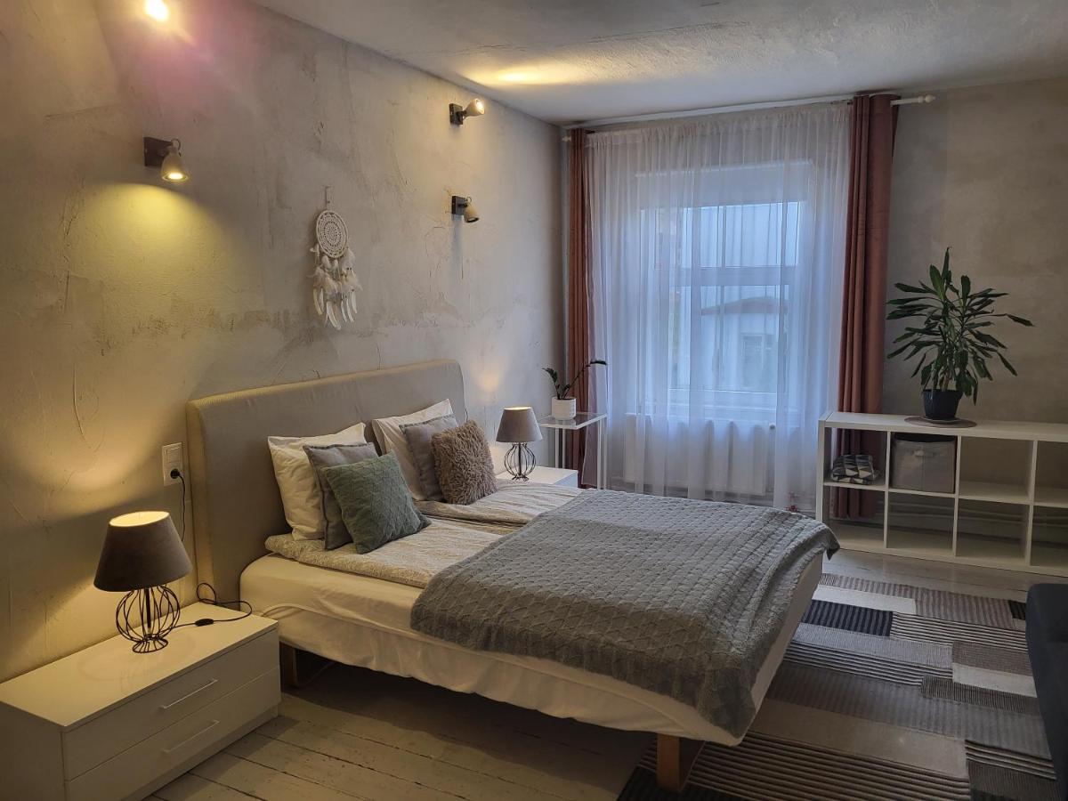 One-Bedroom Apartment - Photo 2